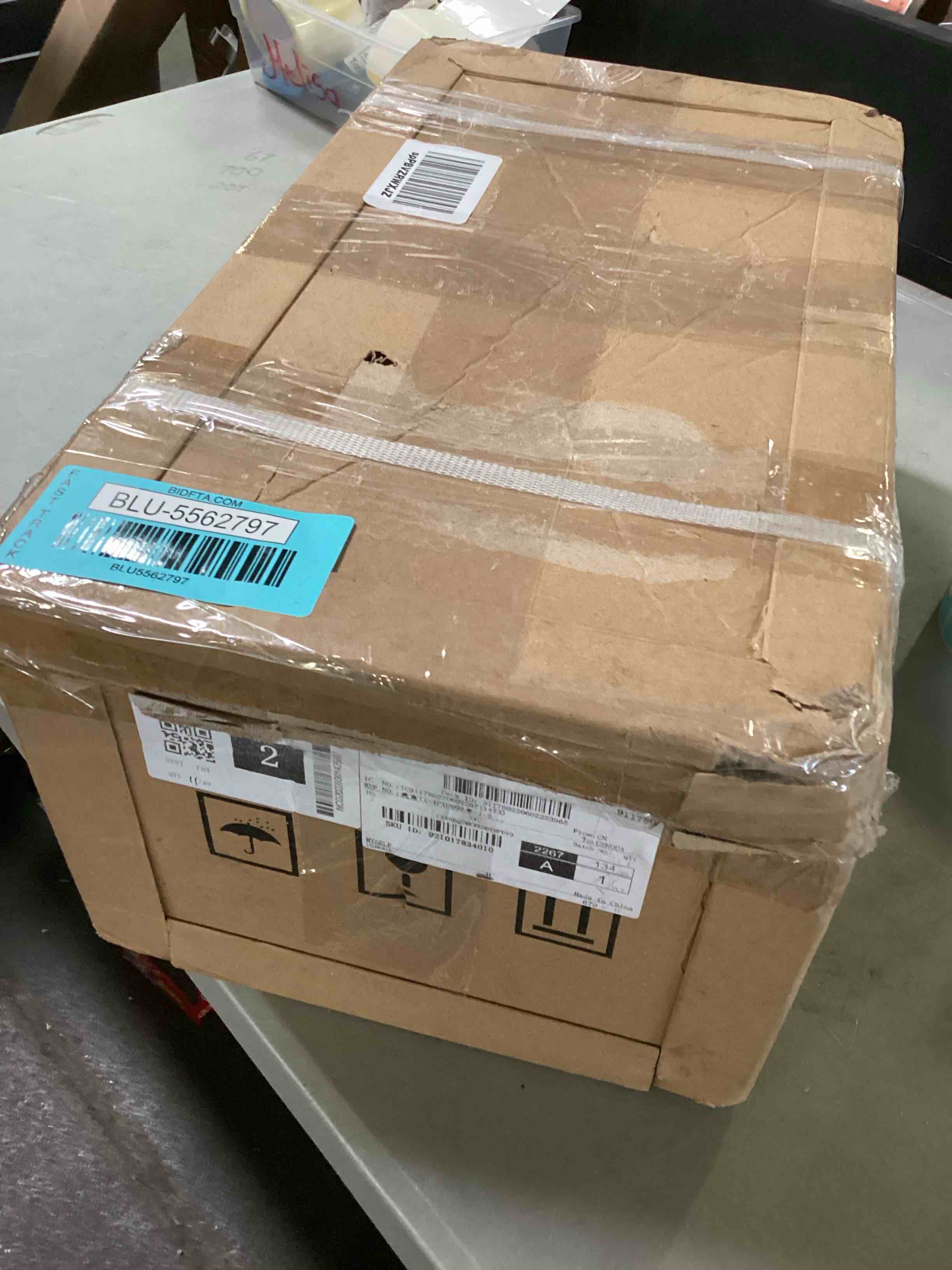 https://s3.amazonaws.com/lotting-images-prod/bidfta/BLU5562797_1699366945551.jpeg