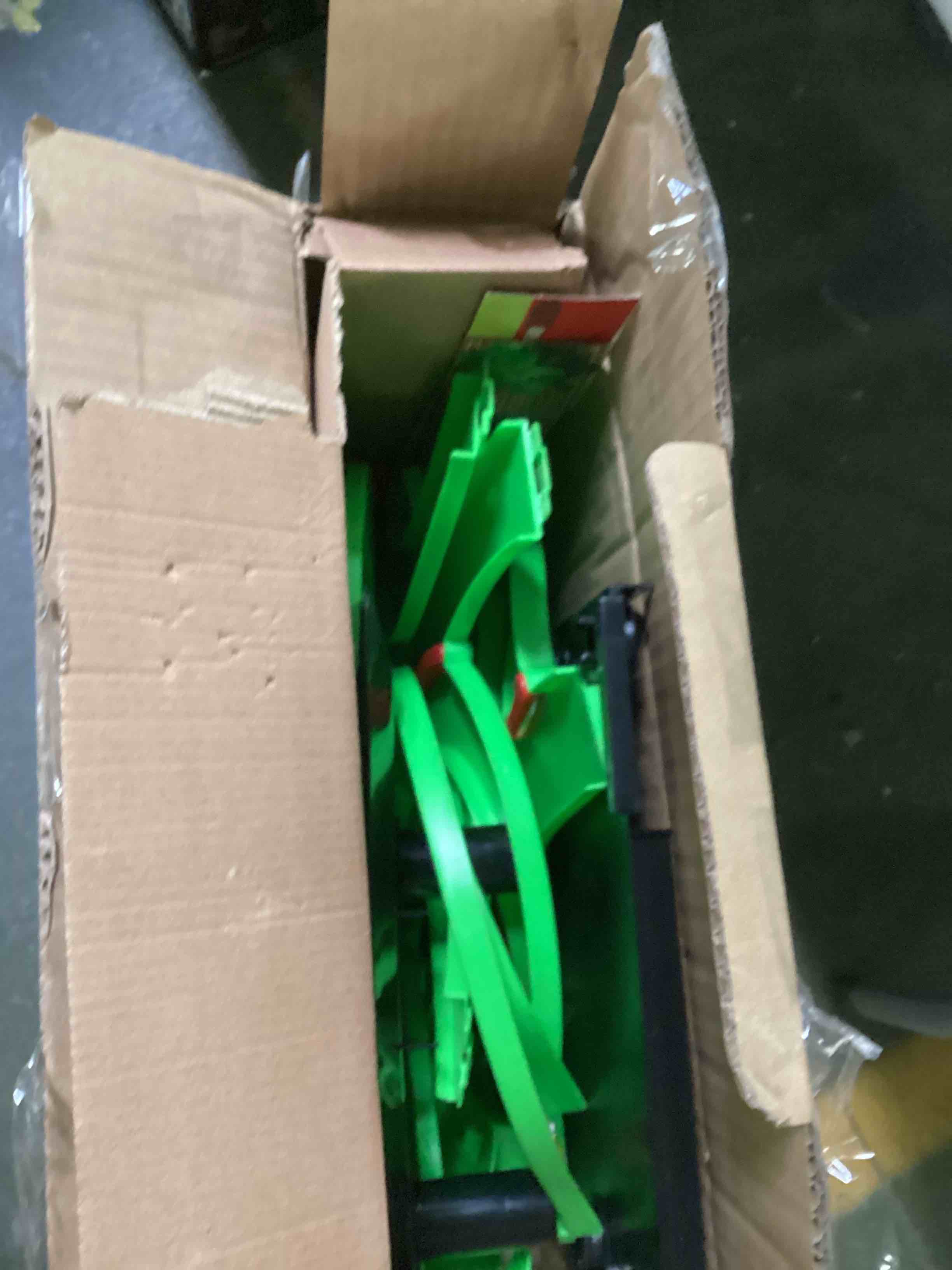 https://s3.amazonaws.com/lotting-images-prod/bidfta/BLU5562802_1699367502142.jpeg