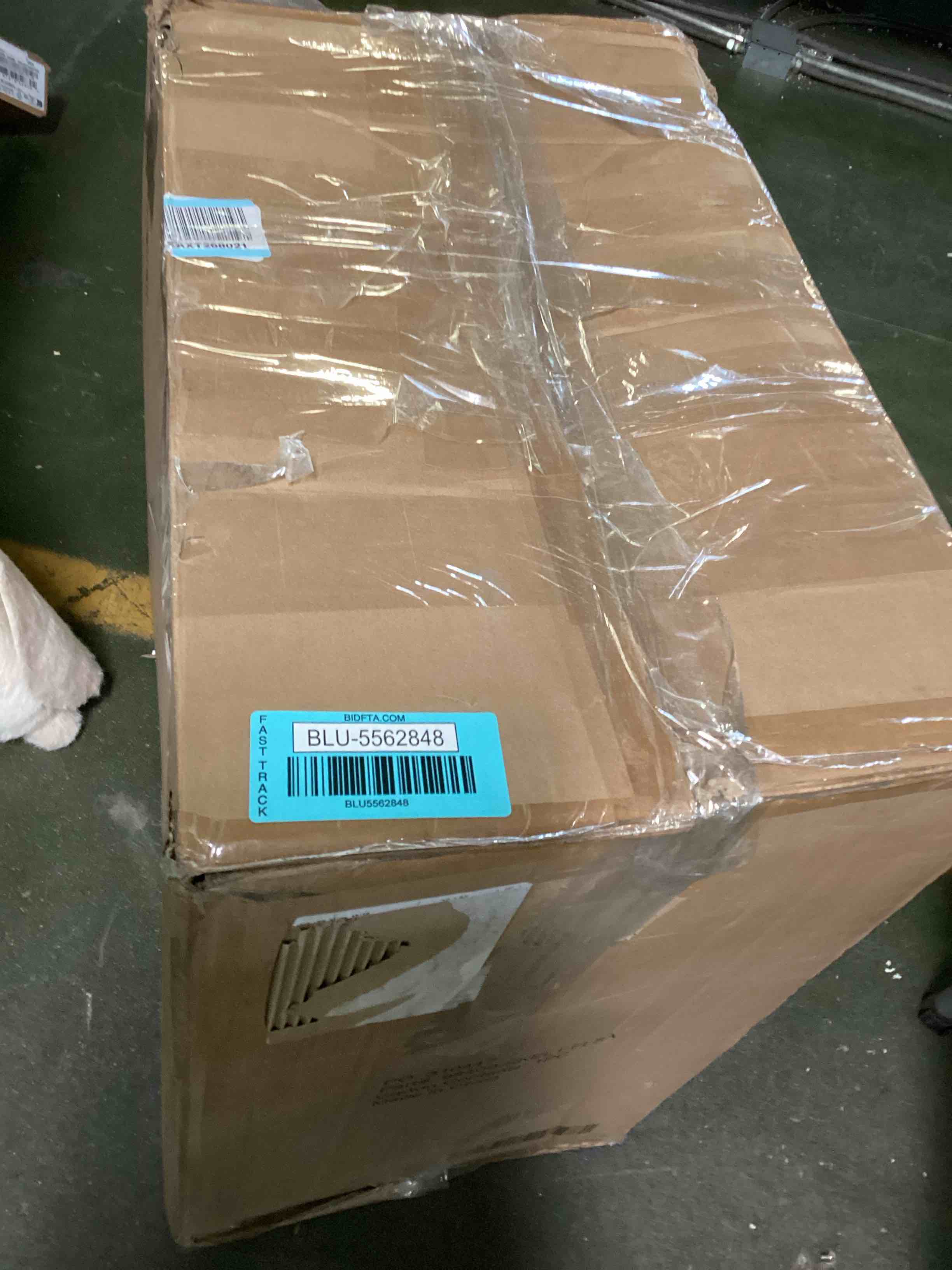 https://s3.amazonaws.com/lotting-images-prod/bidfta/BLU5562848_1699375547438.jpeg