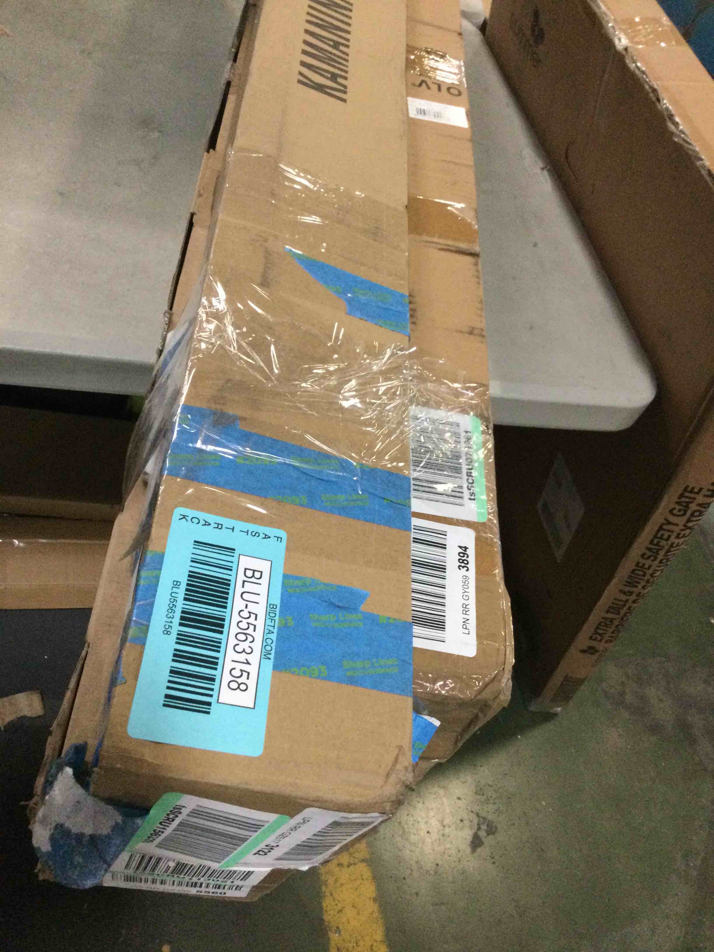 https://s3.amazonaws.com/lotting-images-prod/bidfta/BLU5563158_1699551491438.jpeg
