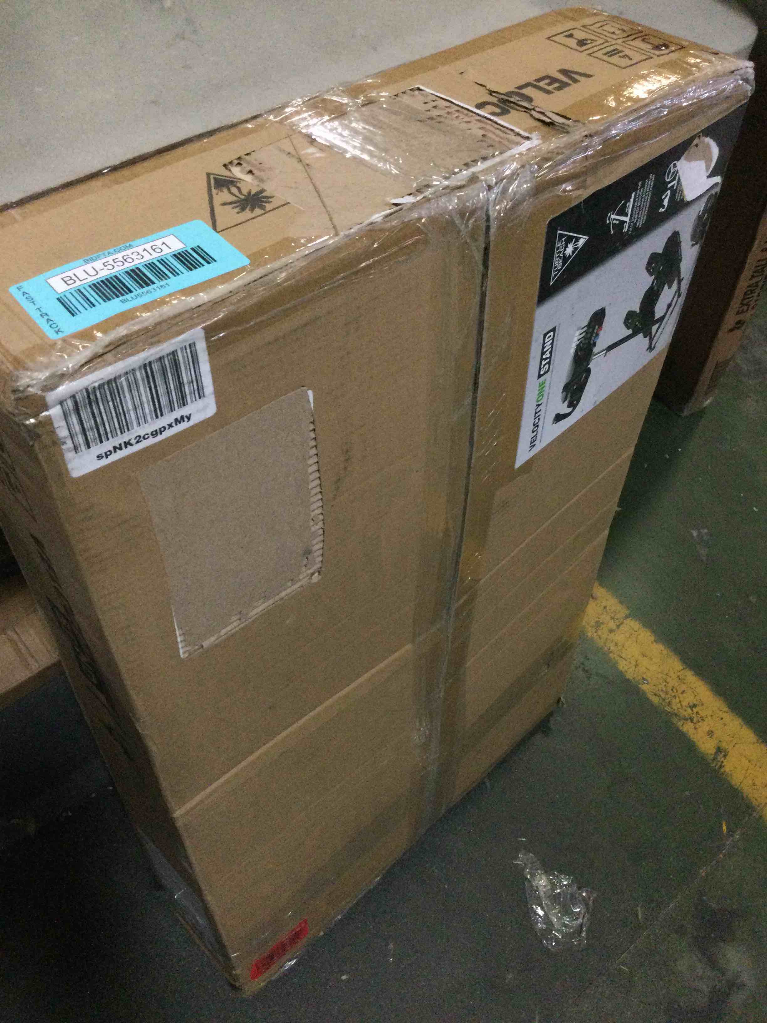 https://s3.amazonaws.com/lotting-images-prod/bidfta/BLU5563161_1699554077462.jpeg
