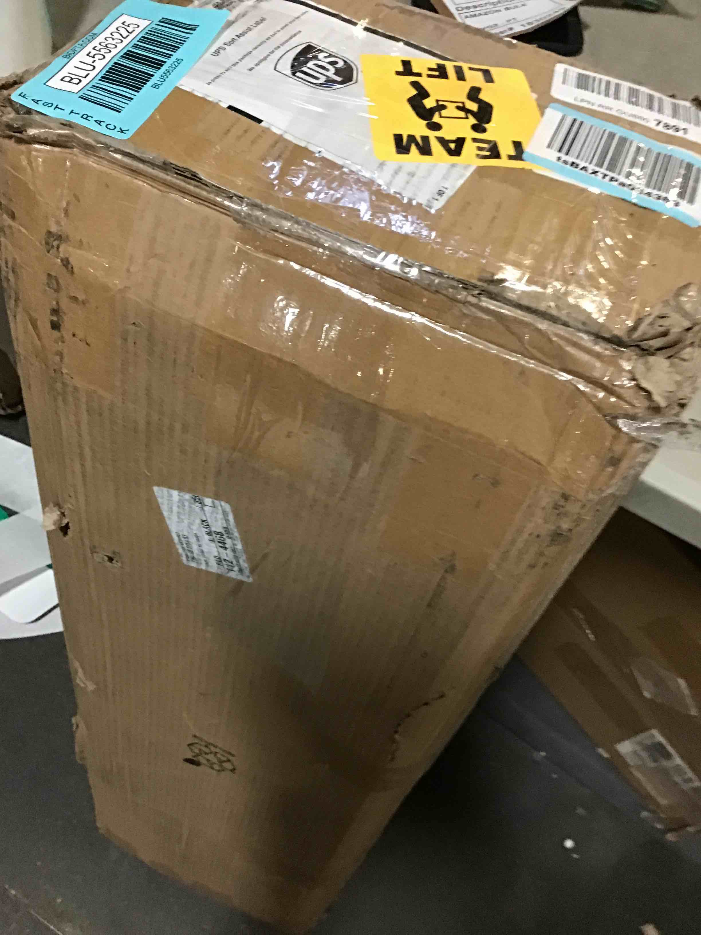 https://s3.amazonaws.com/lotting-images-prod/bidfta/BLU5563225_1699563393238.jpeg