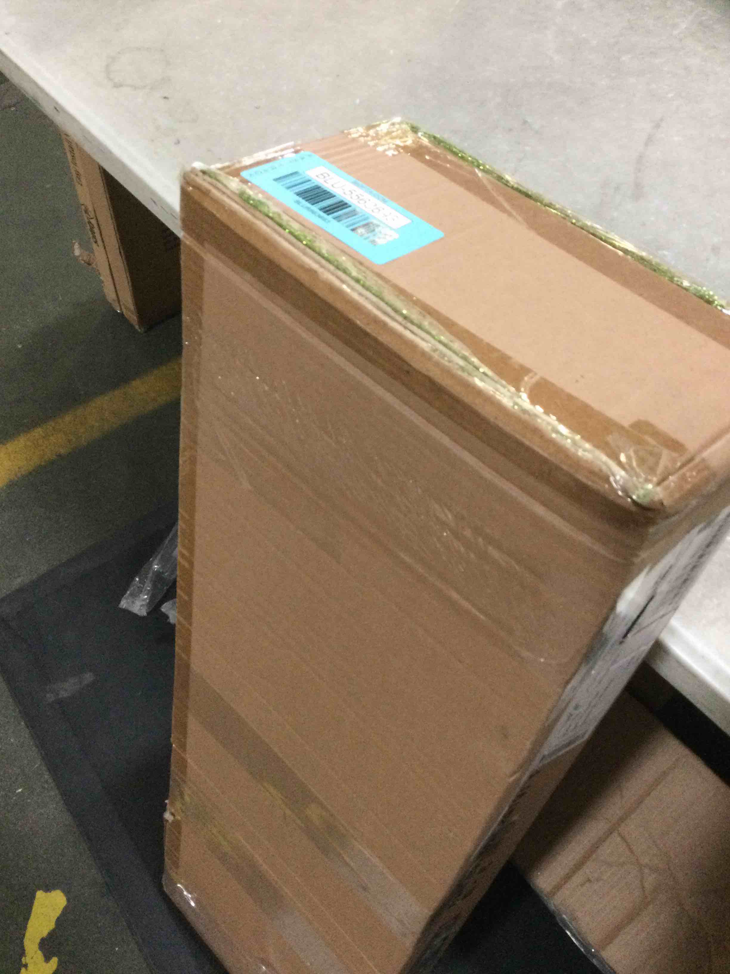 https://s3.amazonaws.com/lotting-images-prod/bidfta/BLU5563693_1699969941638.jpeg