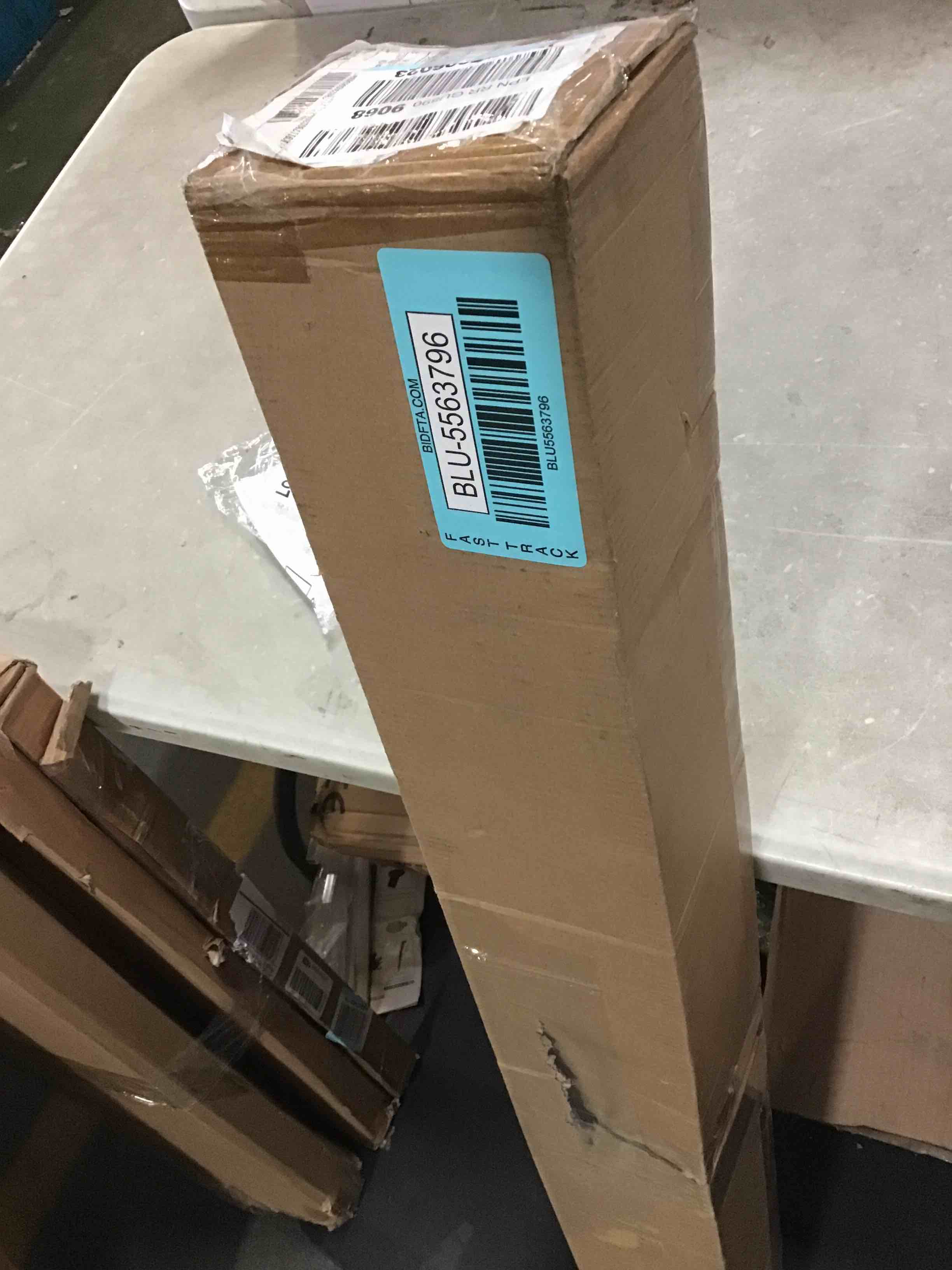 https://s3.amazonaws.com/lotting-images-prod/bidfta/BLU5563796_1699985716618.jpeg
