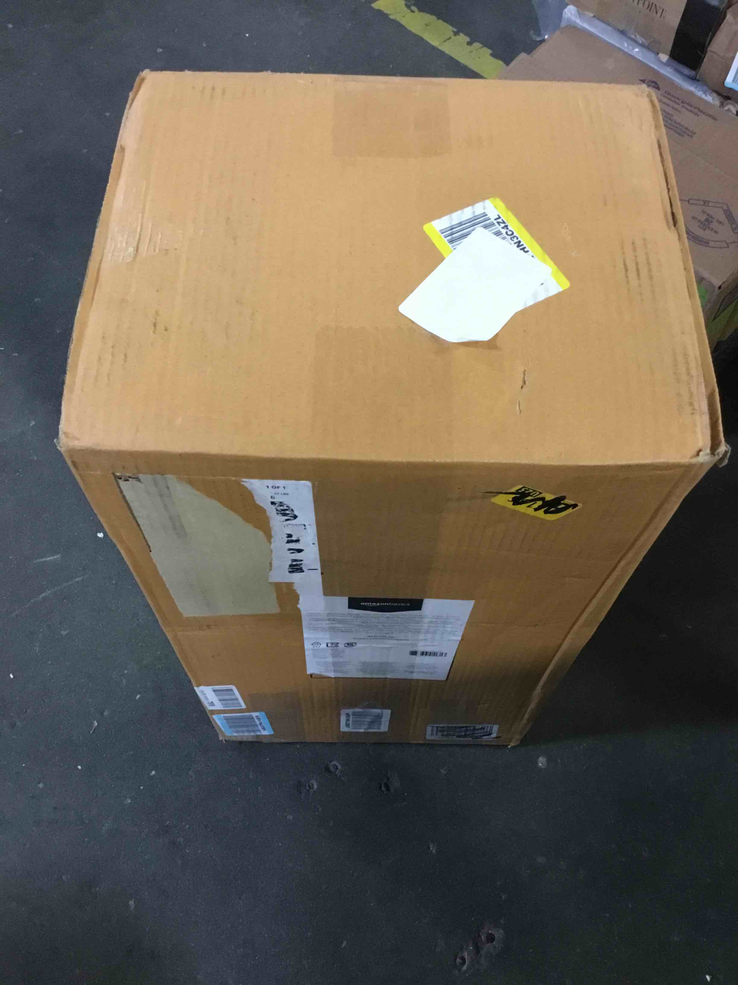 https://s3.amazonaws.com/lotting-images-prod/bidfta/BLU5563953_1702557432968.jpeg