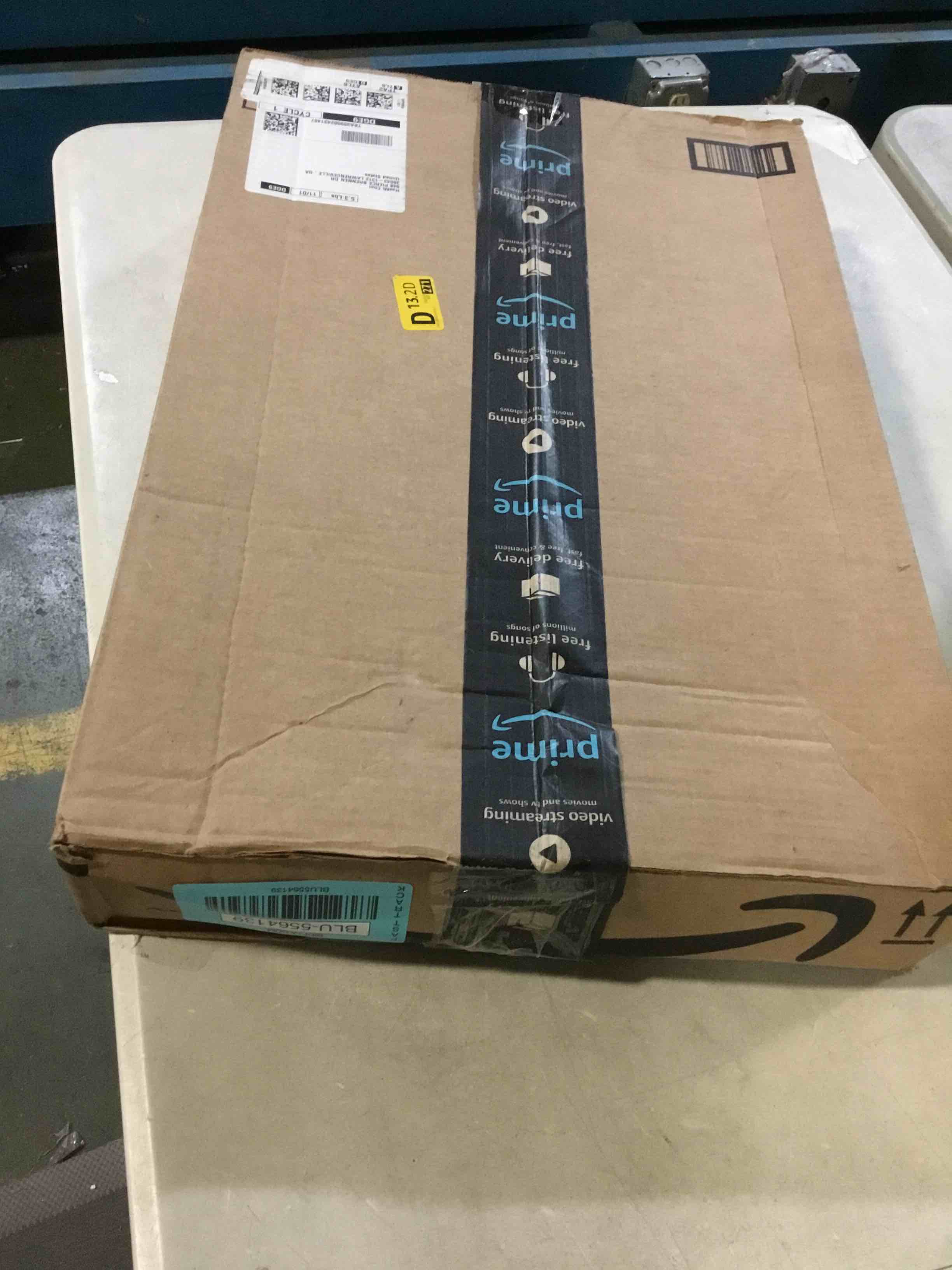 https://s3.amazonaws.com/lotting-images-prod/bidfta/BLU5564139_1702641994503.jpeg