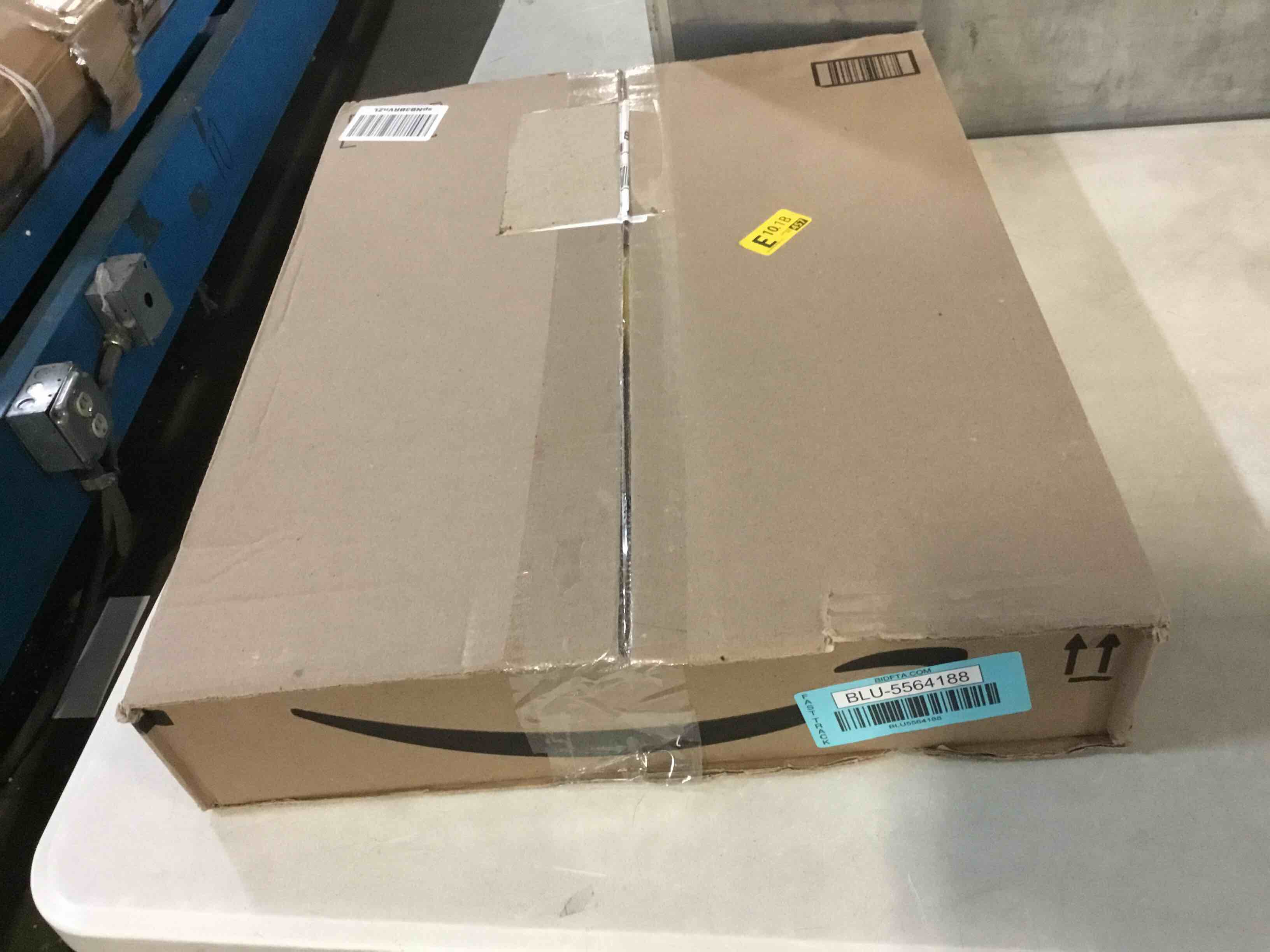 https://s3.amazonaws.com/lotting-images-prod/bidfta/BLU5564188_1702646918755.jpeg
