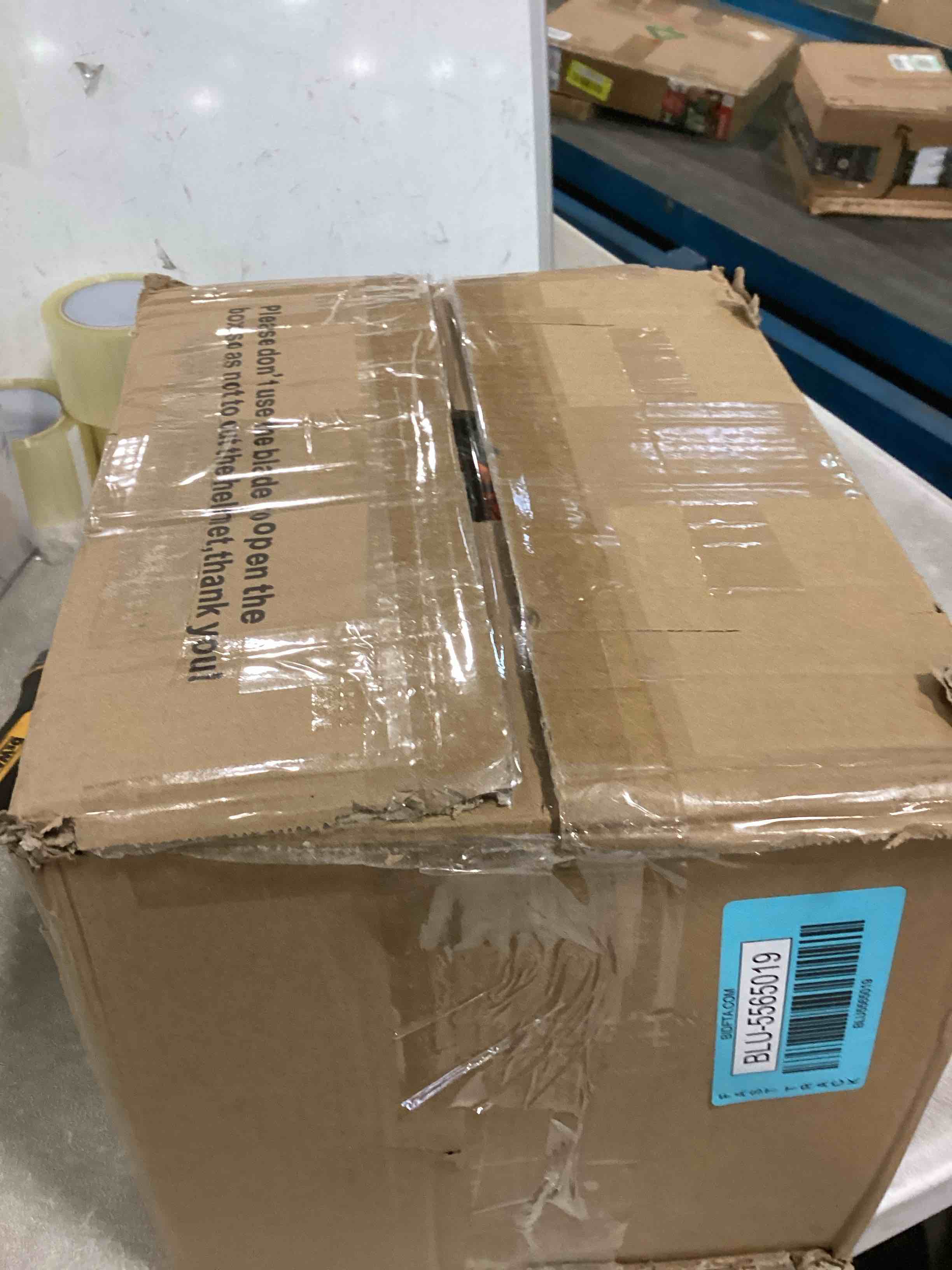 https://s3.amazonaws.com/lotting-images-prod/bidfta/BLU5565019_1703359708878.jpeg