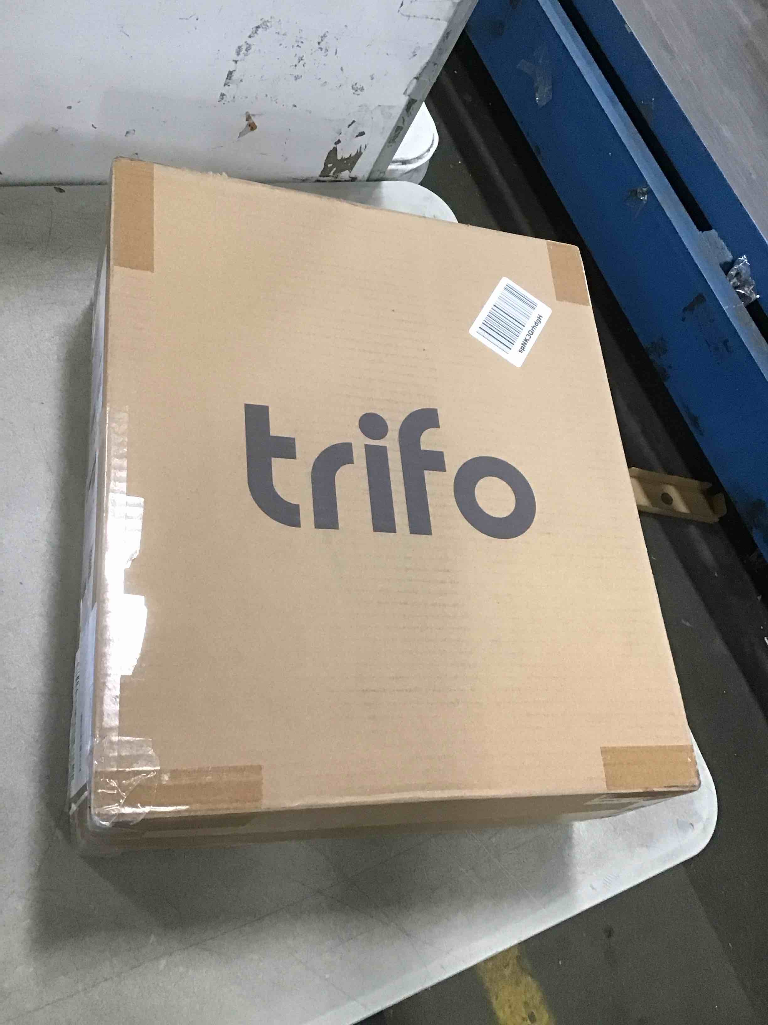 https://s3.amazonaws.com/lotting-images-prod/bidfta/BLU5565212_1704387668958.jpeg
