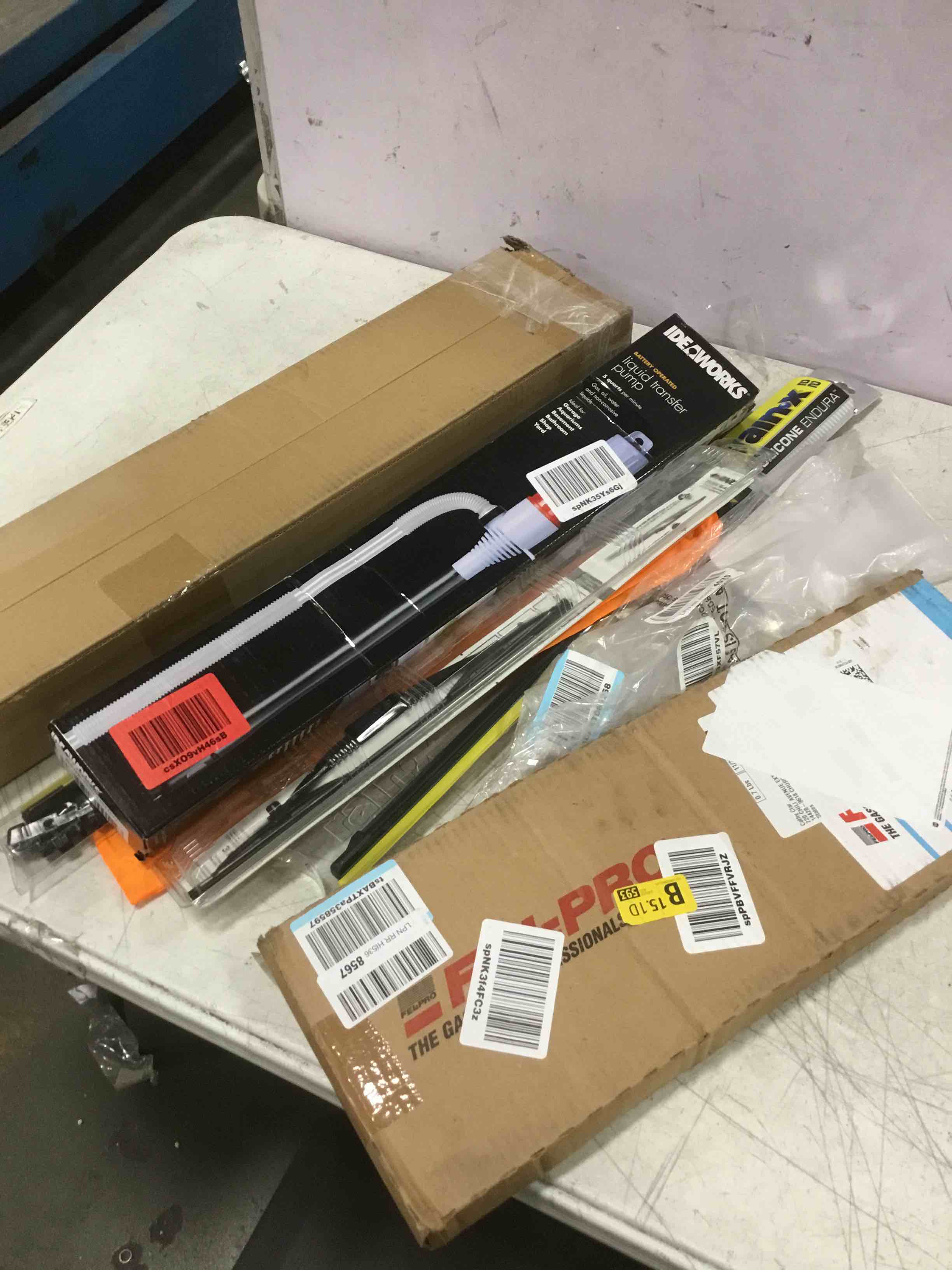 https://s3.amazonaws.com/lotting-images-prod/bidfta/BLU5565301_1704456504343.jpeg