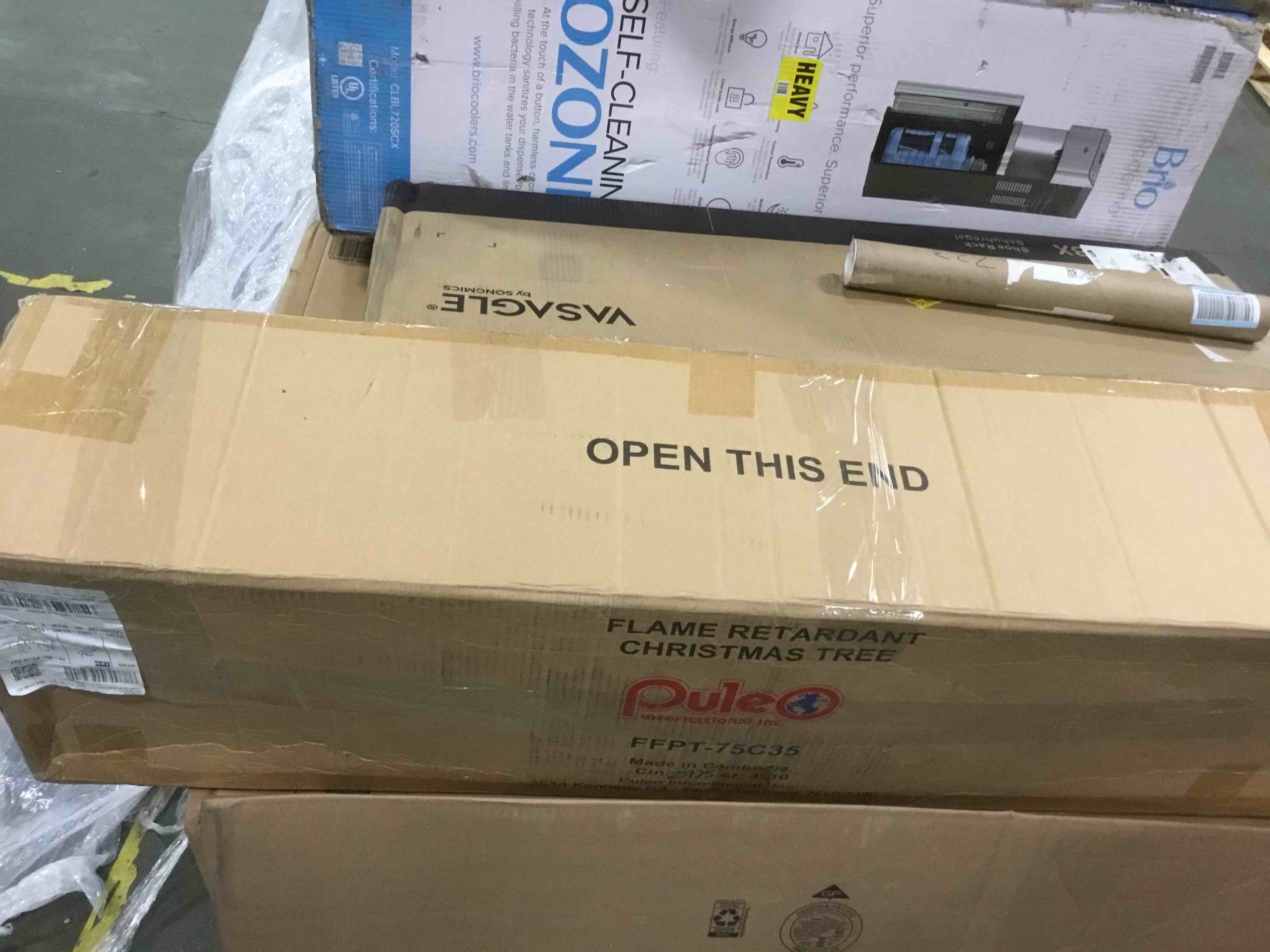 https://s3.amazonaws.com/lotting-images-prod/bidfta/BLU5565304_1704457061340.jpeg