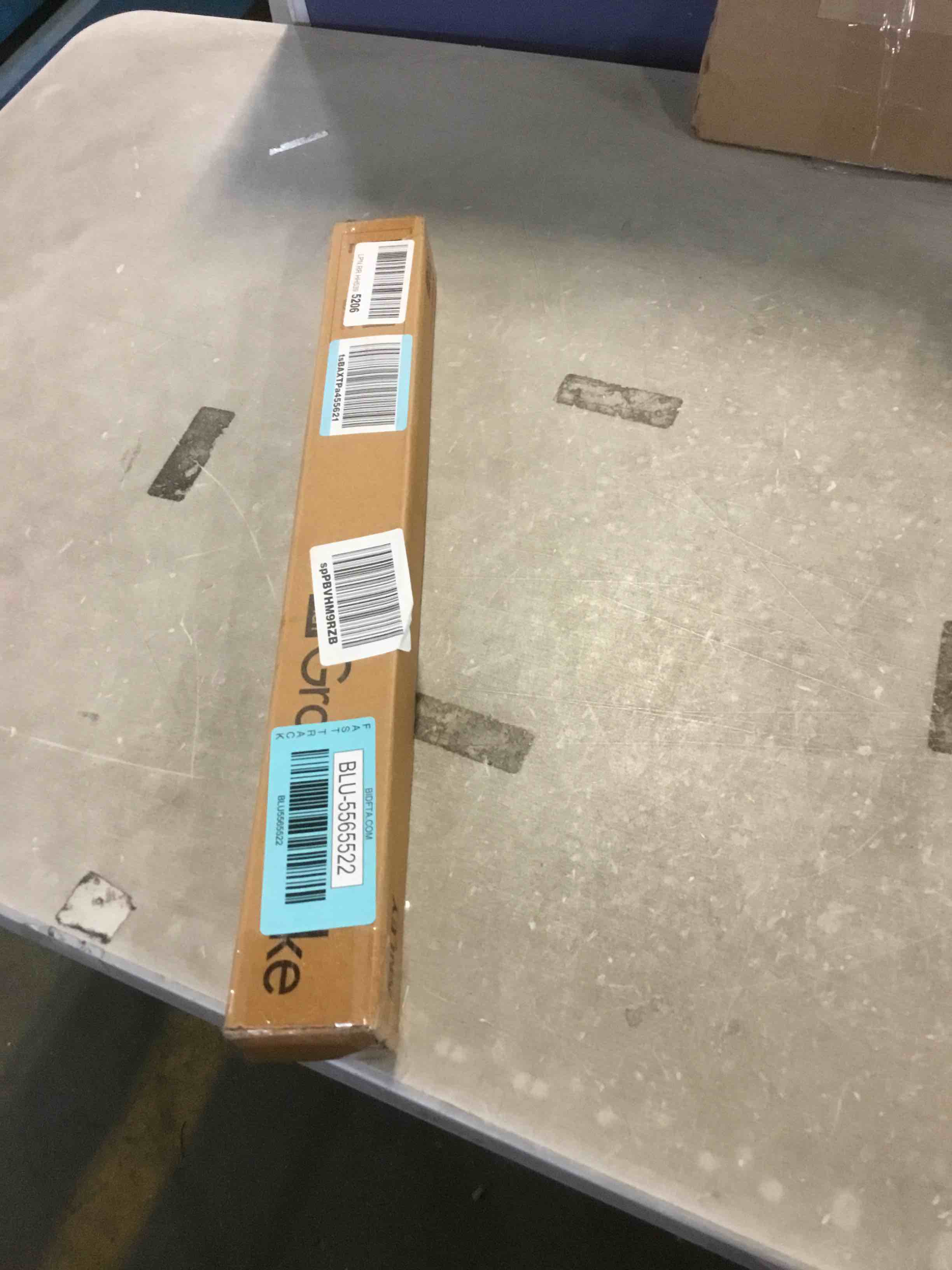 https://s3.amazonaws.com/lotting-images-prod/bidfta/BLU5565522_1702670447276.jpeg