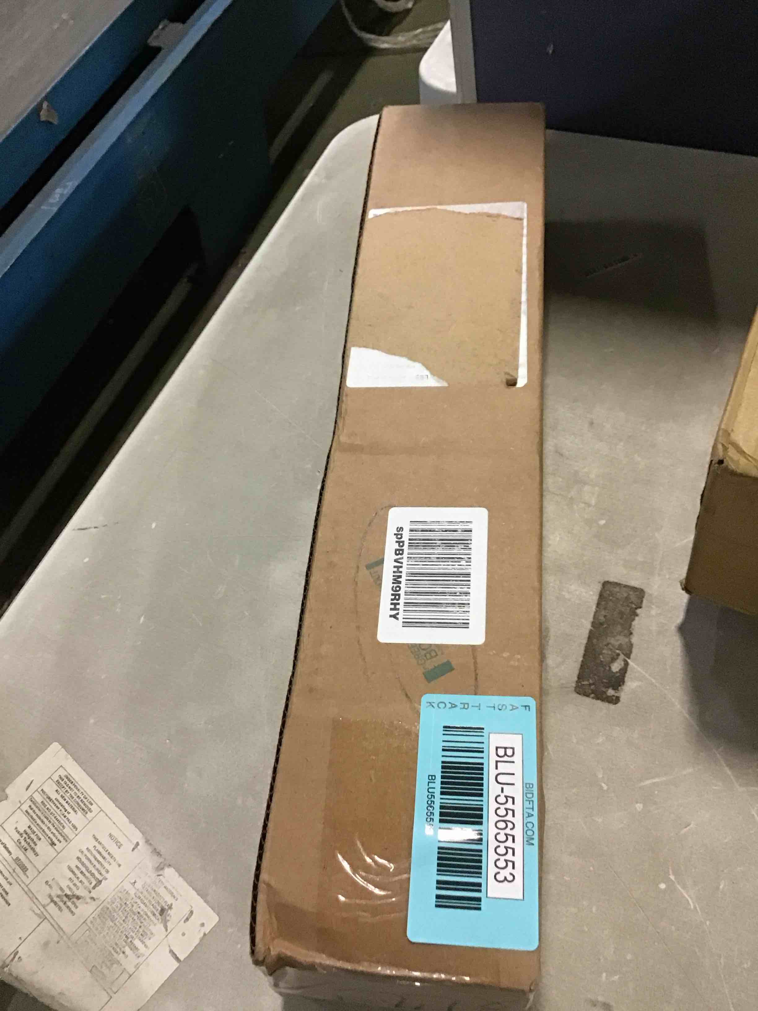 https://s3.amazonaws.com/lotting-images-prod/bidfta/BLU5565553_1702728451554.jpeg