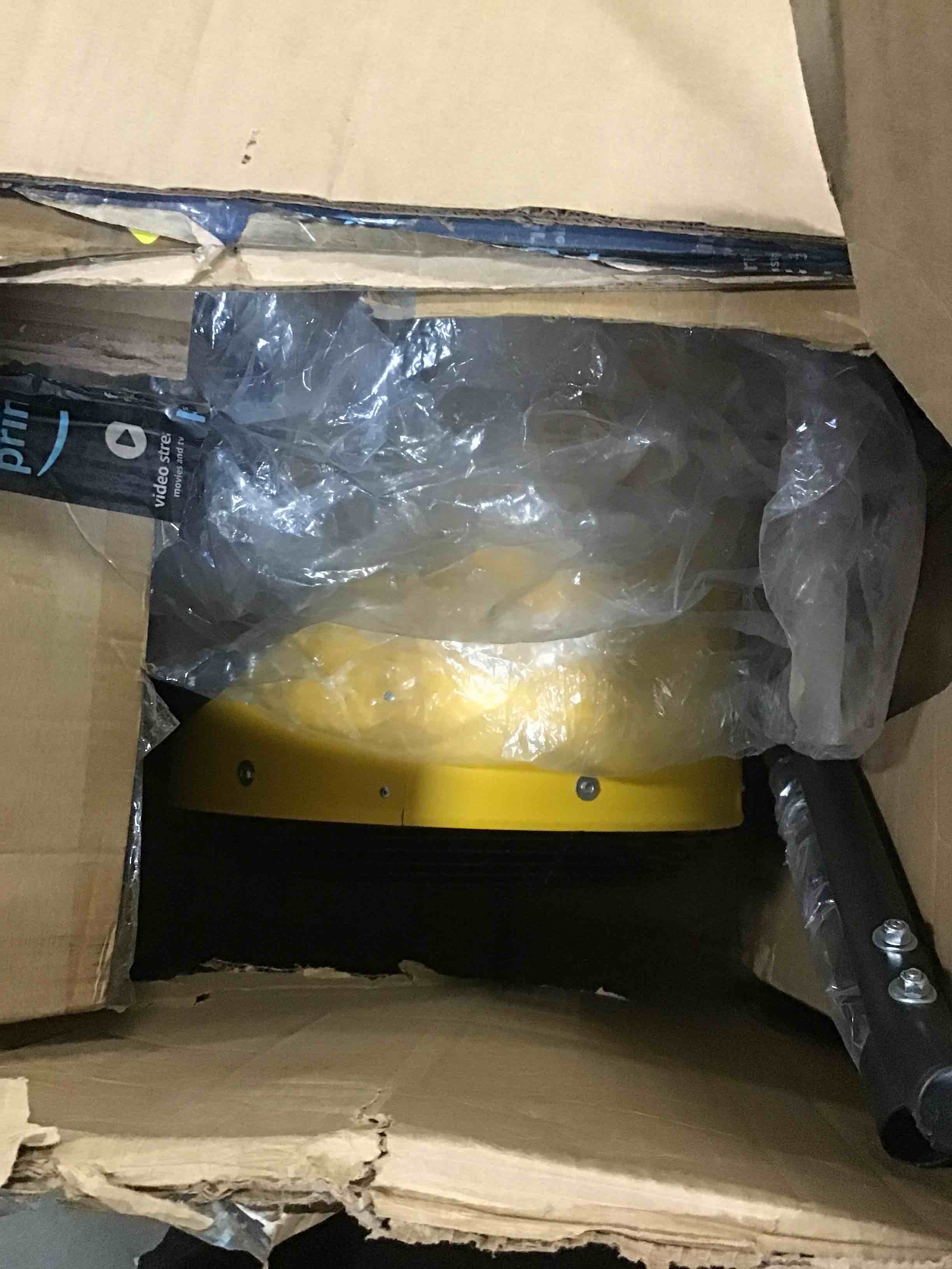 https://s3.amazonaws.com/lotting-images-prod/bidfta/BLU5567356_1703101750464.jpeg