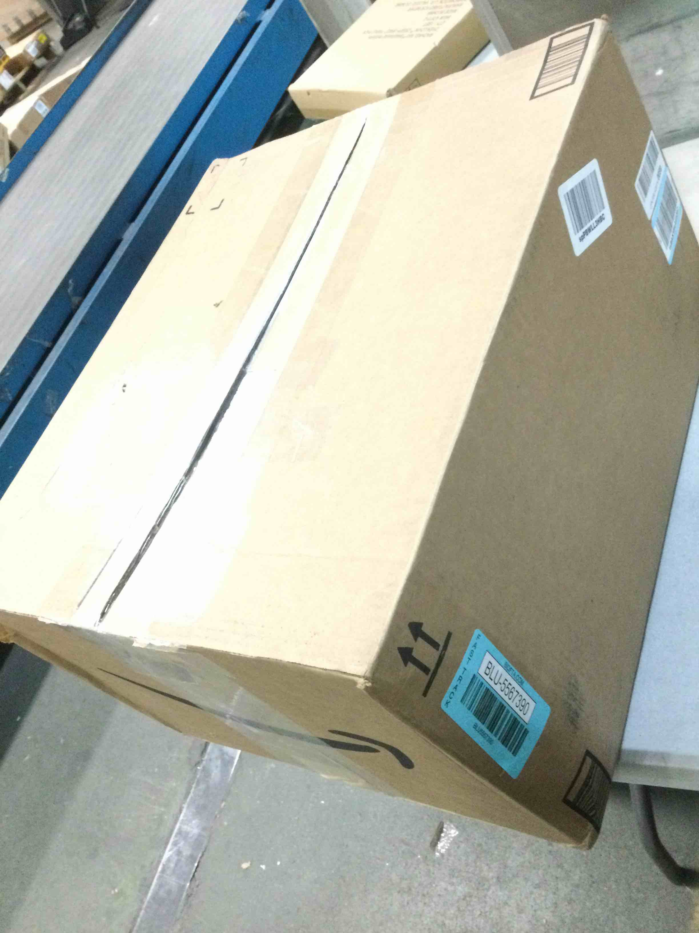 https://s3.amazonaws.com/lotting-images-prod/bidfta/BLU5567390_1703339358934.jpeg