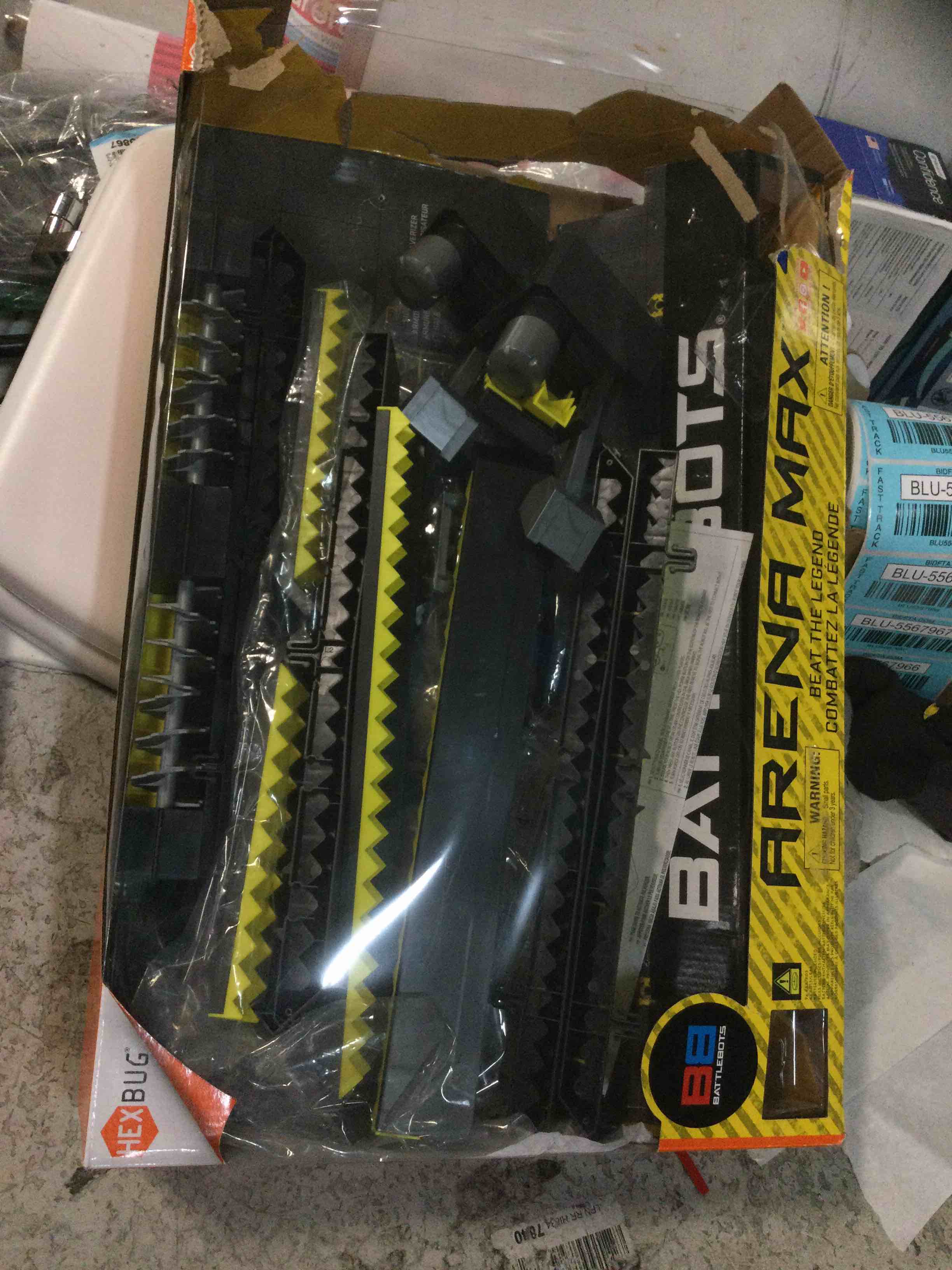 https://s3.amazonaws.com/lotting-images-prod/bidfta/BLU5567966_1705440082930.jpeg