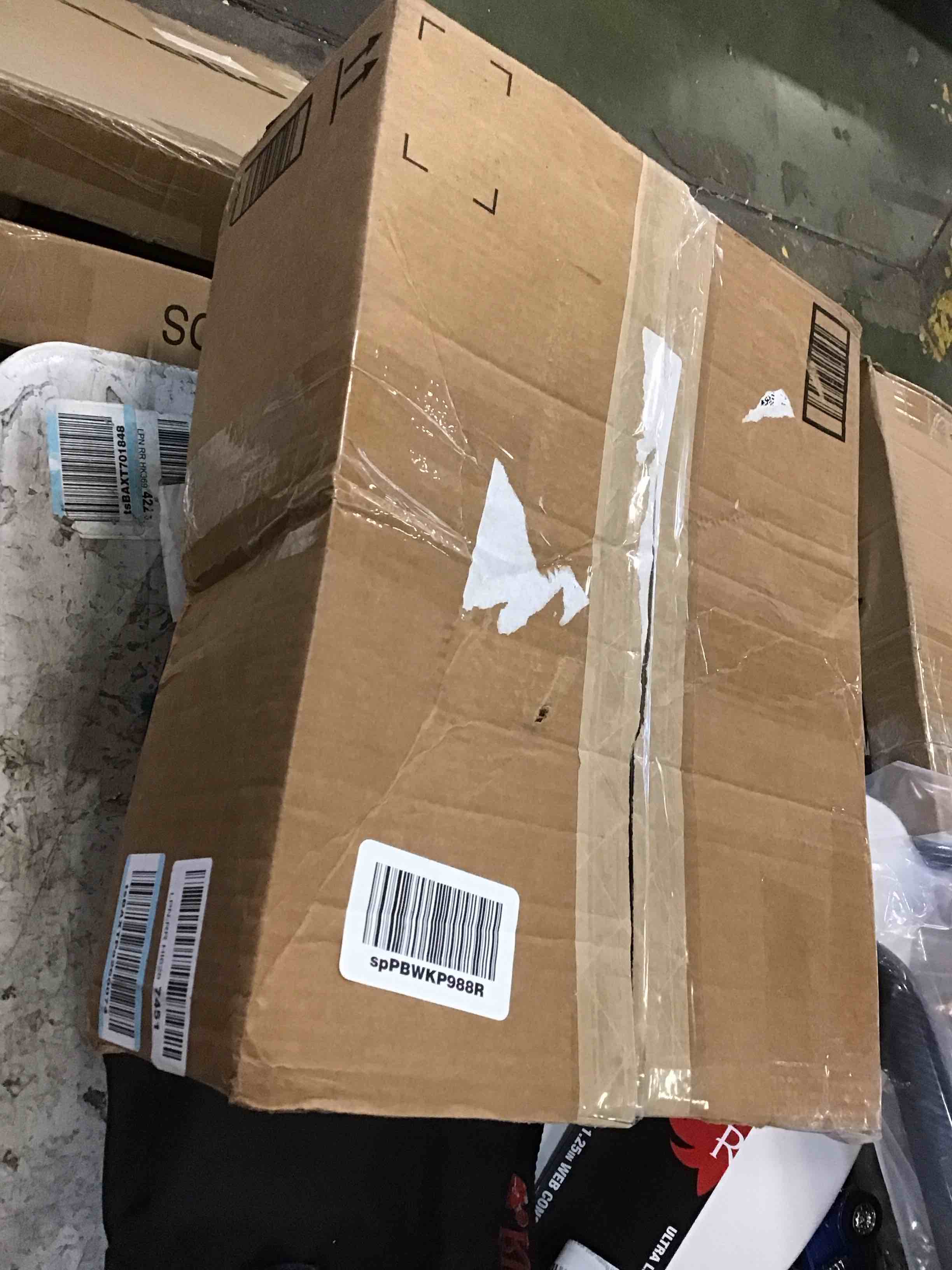 https://s3.amazonaws.com/lotting-images-prod/bidfta/BLU5567975_1705506294930.jpeg