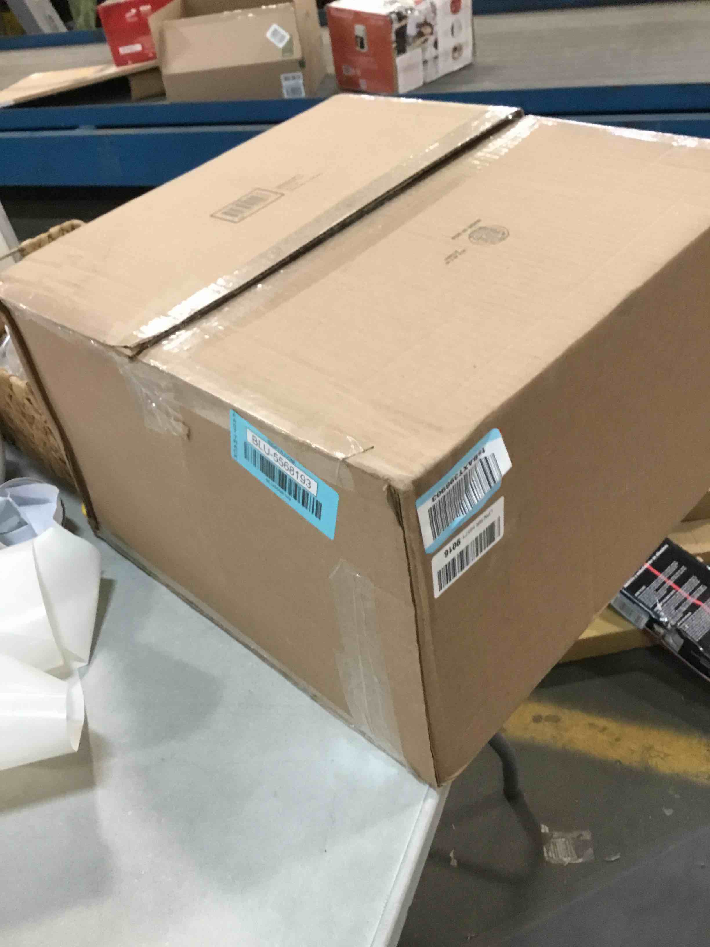 https://s3.amazonaws.com/lotting-images-prod/bidfta/BLU5568193_1705602014595.jpeg