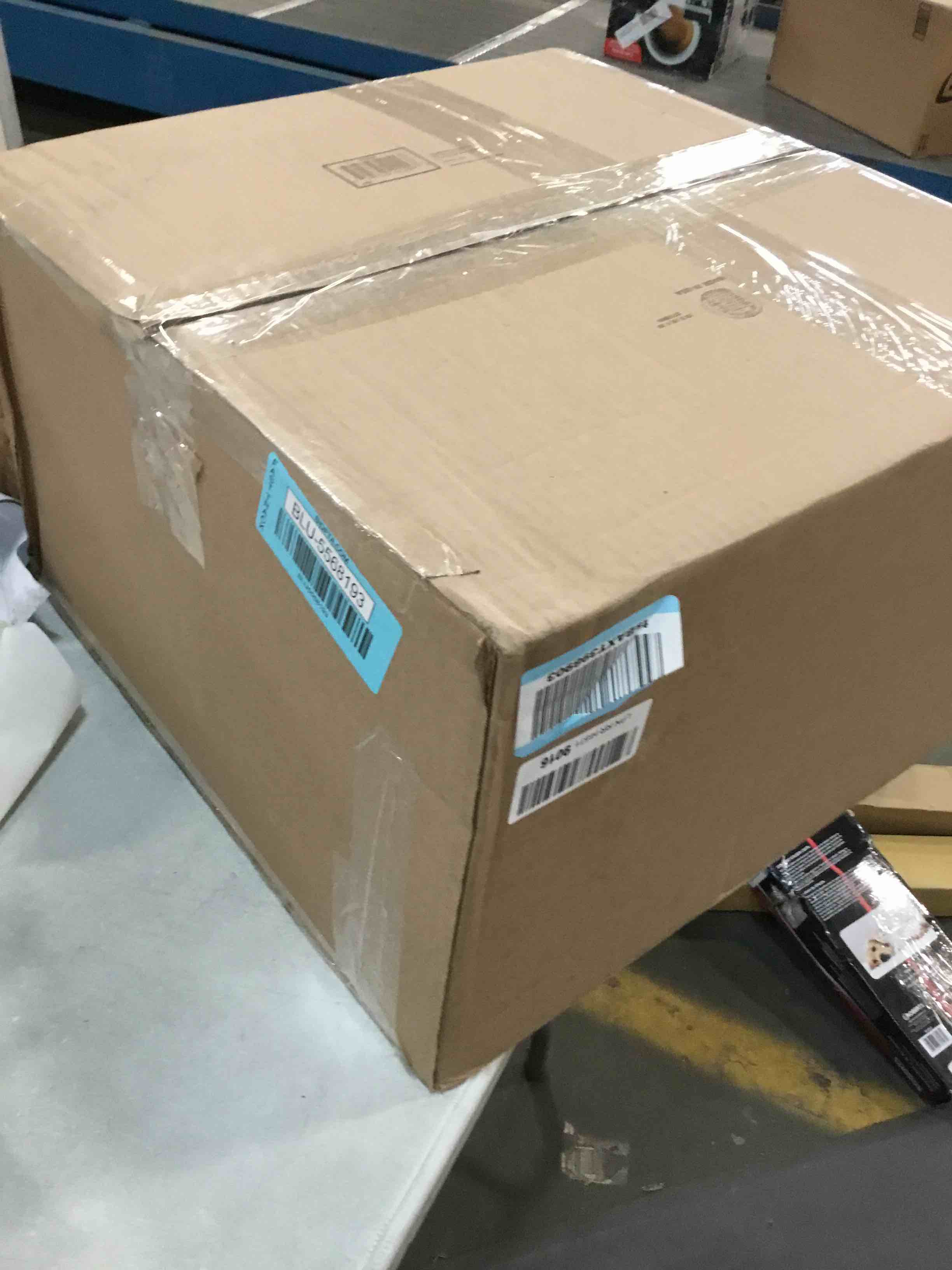 https://s3.amazonaws.com/lotting-images-prod/bidfta/BLU5568193_1705602042877.jpeg