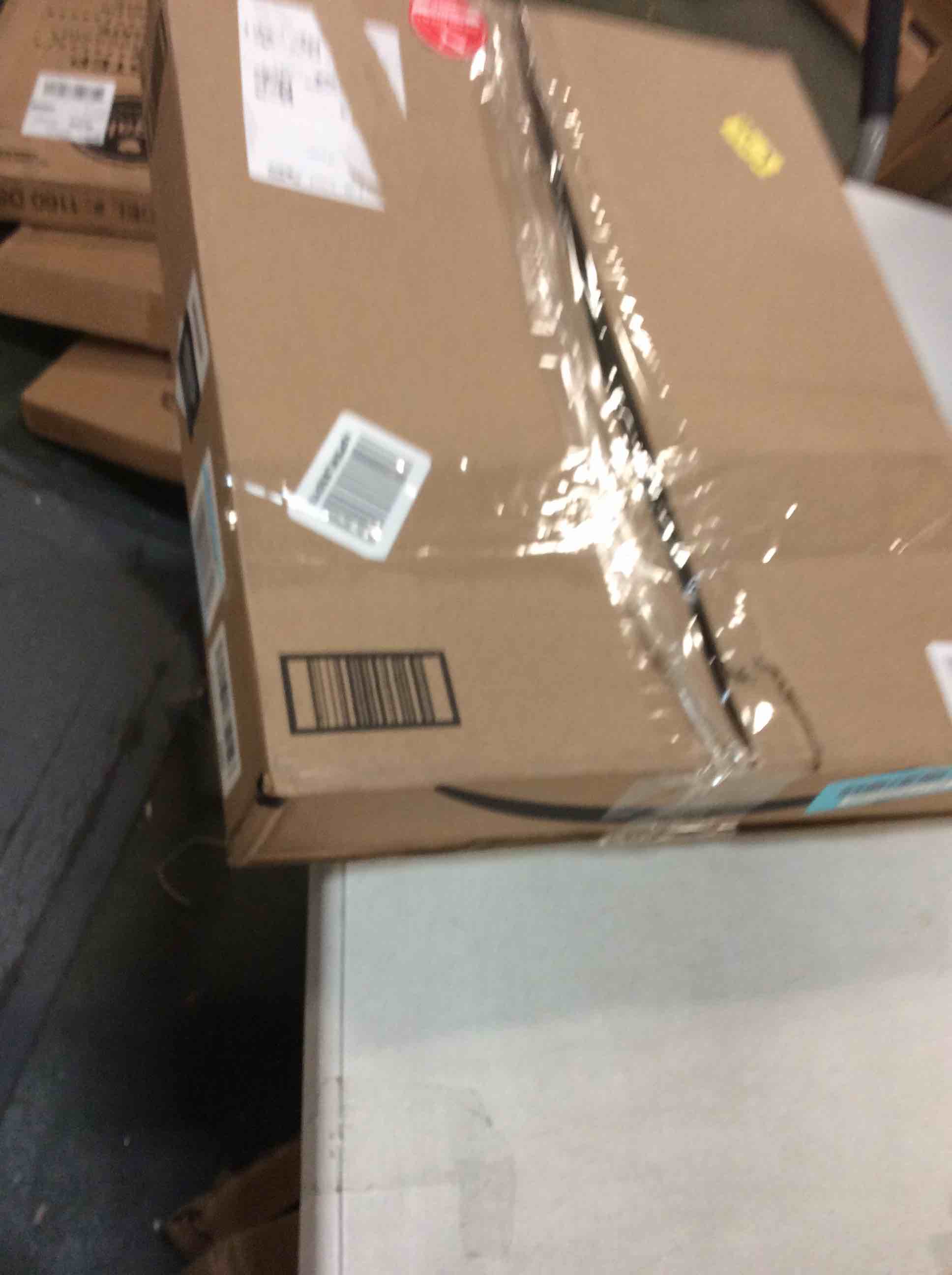 https://s3.amazonaws.com/lotting-images-prod/bidfta/BLU5568290_1705611662171.jpeg