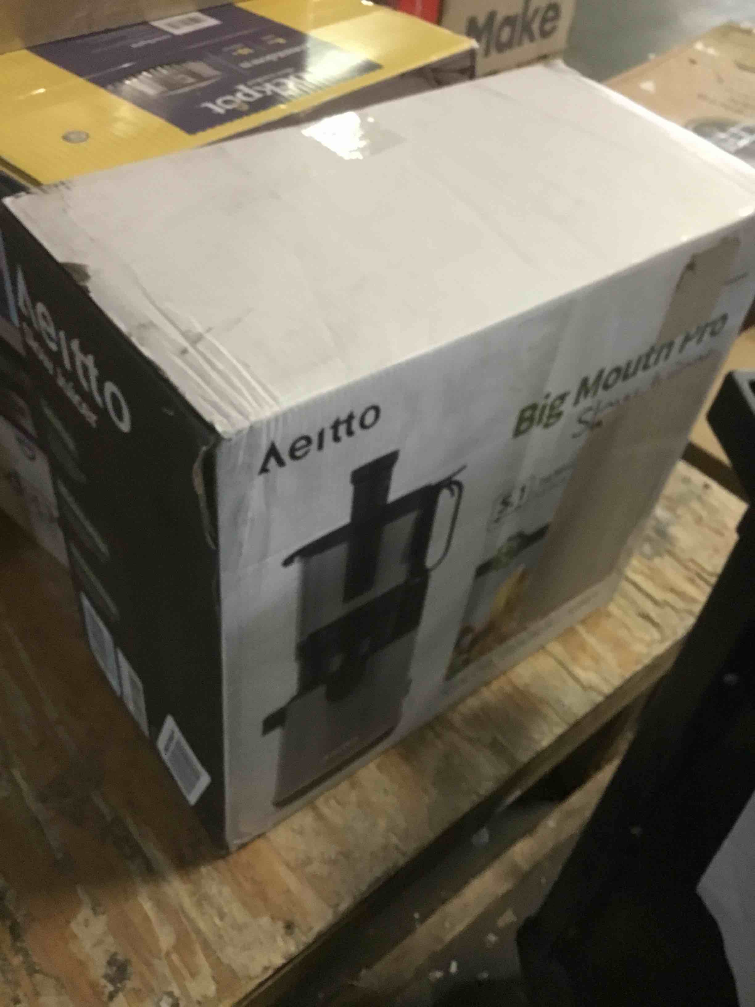 https://s3.amazonaws.com/lotting-images-prod/bidfta/BLU5569171_1703176207370.jpeg