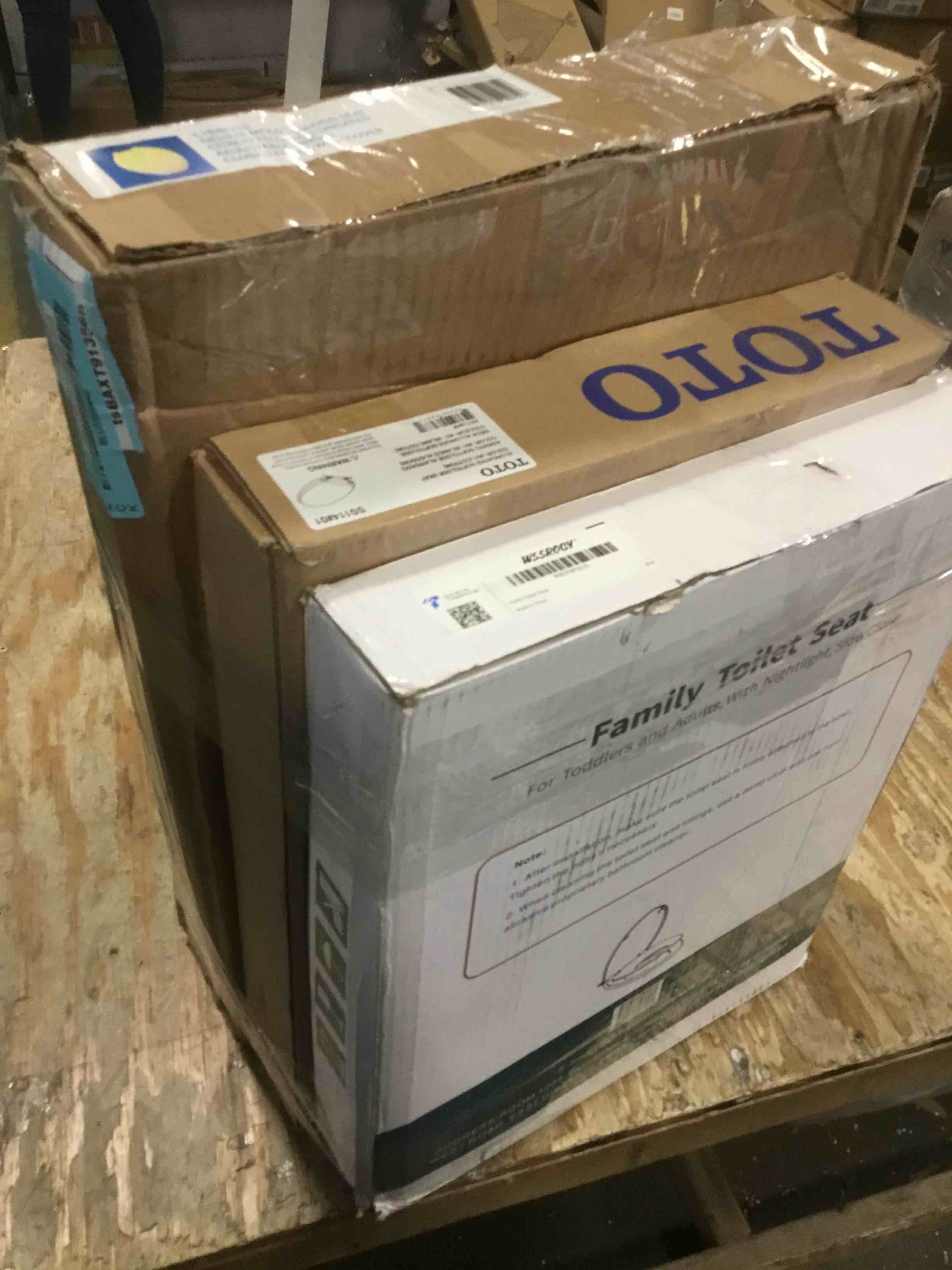 https://s3.amazonaws.com/lotting-images-prod/bidfta/BLU5569449_1703271176402.jpeg