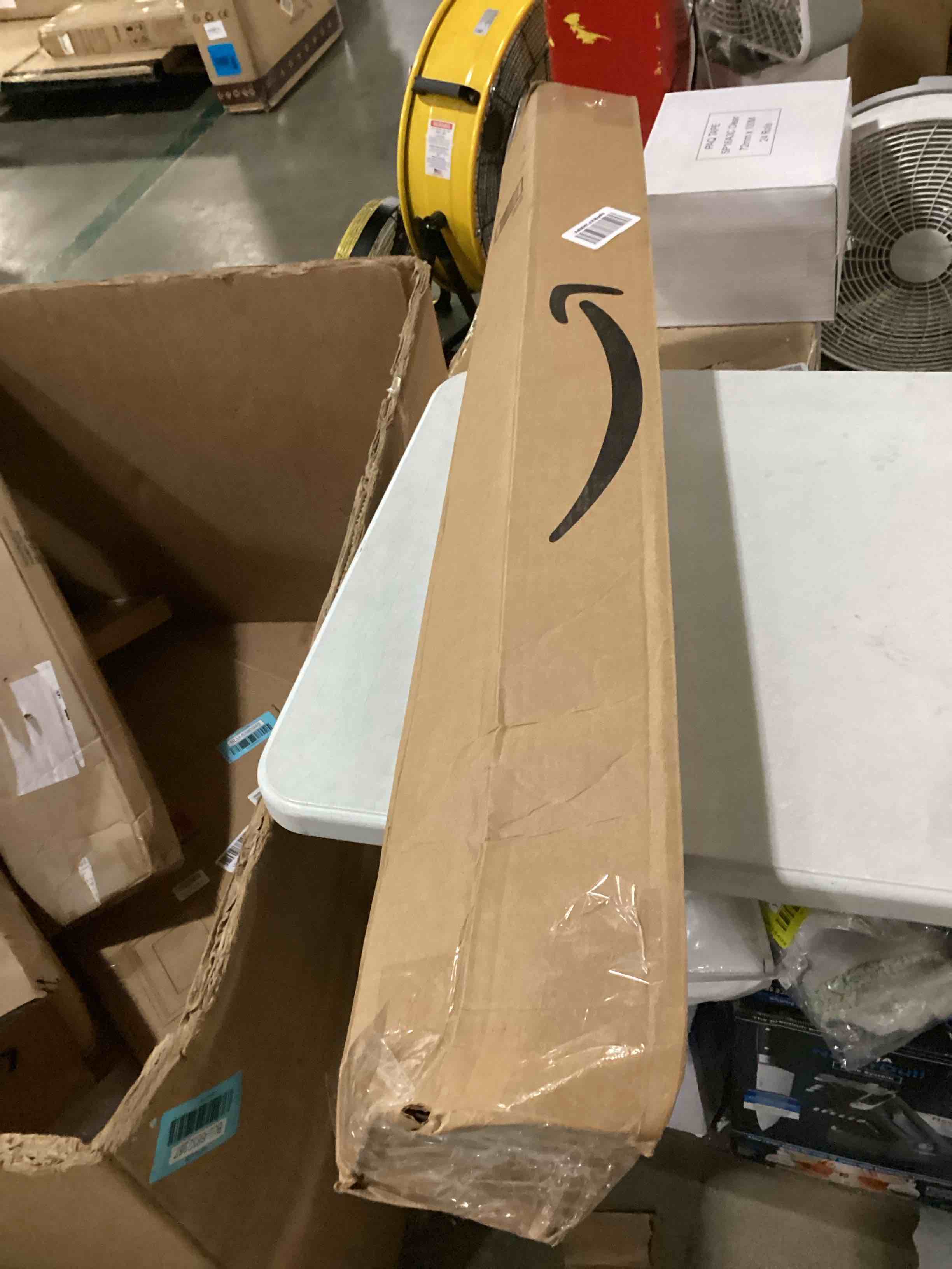 https://s3.amazonaws.com/lotting-images-prod/bidfta/BLU5580991_1727286041828.jpeg