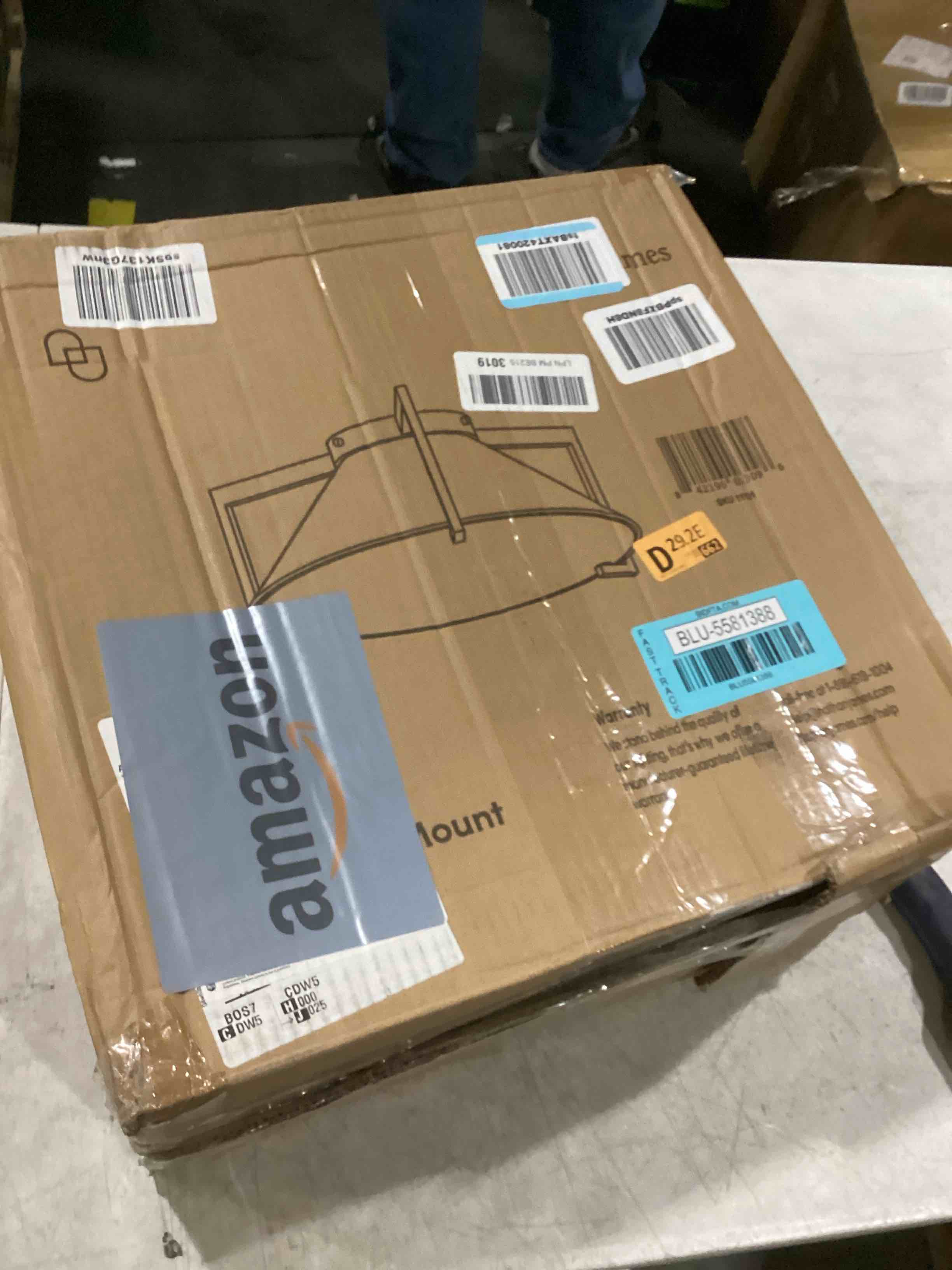 https://s3.amazonaws.com/lotting-images-prod/bidfta/BLU5581388_1728064071554.jpeg