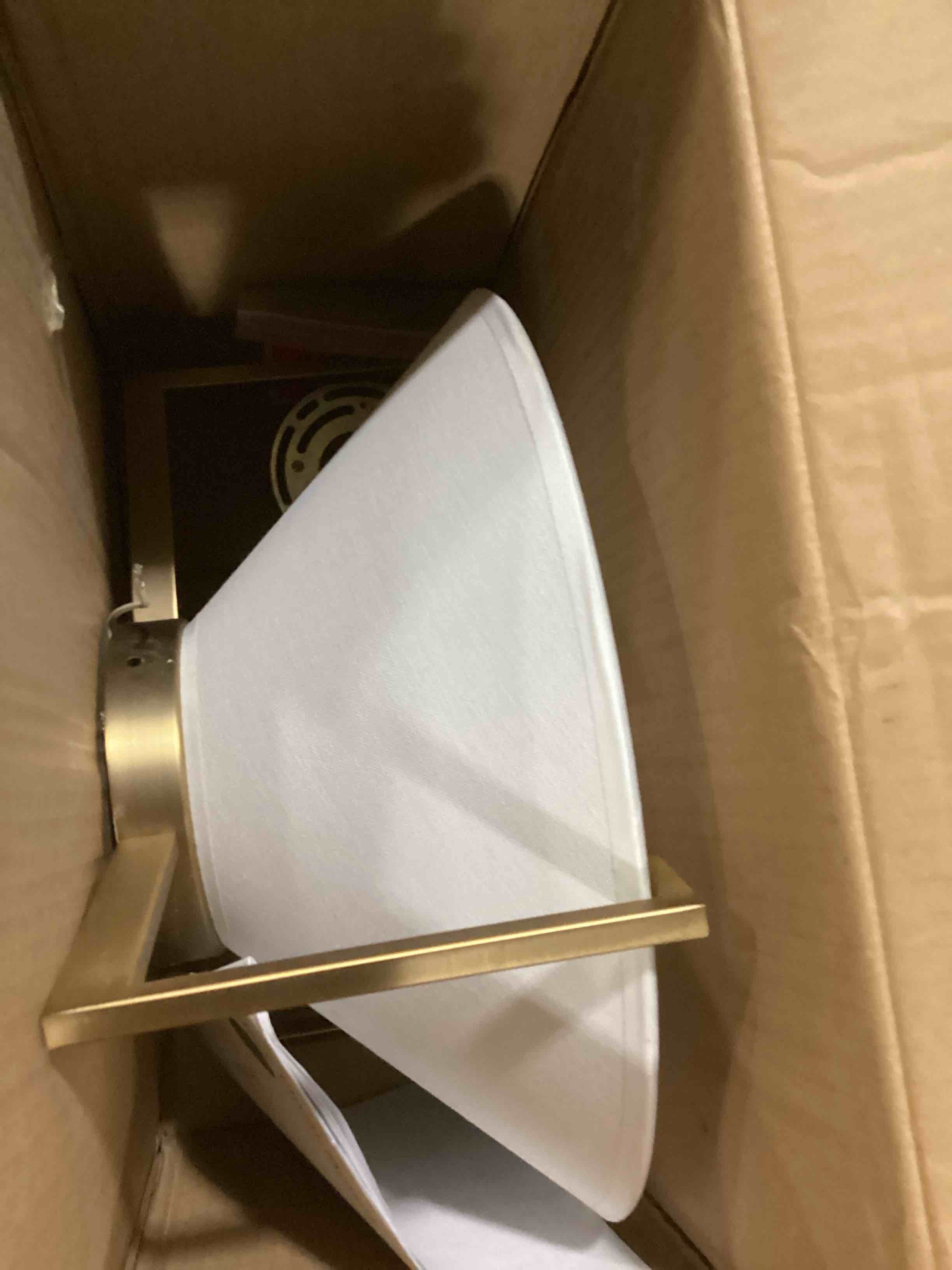 https://s3.amazonaws.com/lotting-images-prod/bidfta/BLU5581388_1728064103902.jpeg