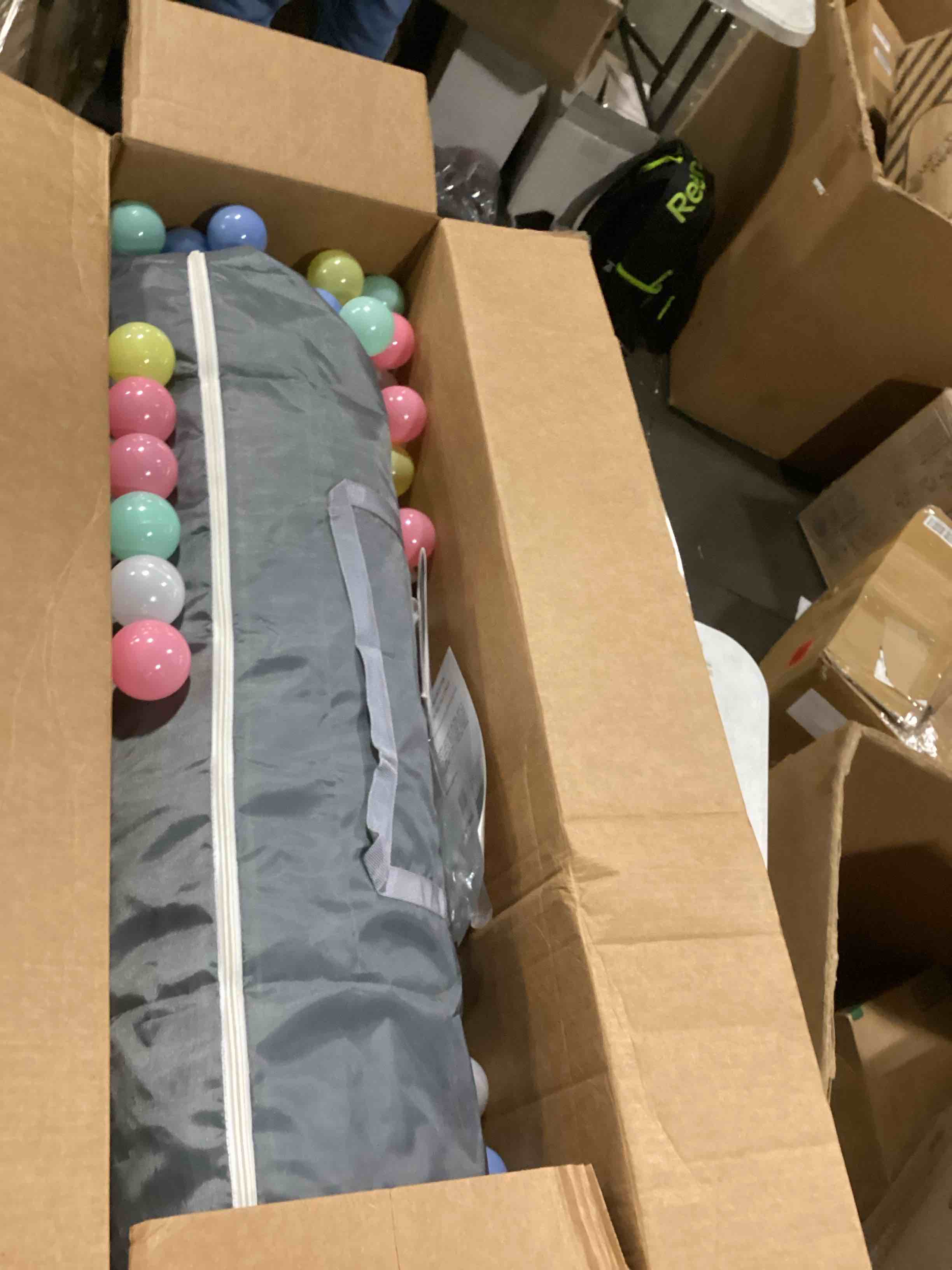 https://s3.amazonaws.com/lotting-images-prod/bidfta/BLU5581392_1728066305808.jpeg