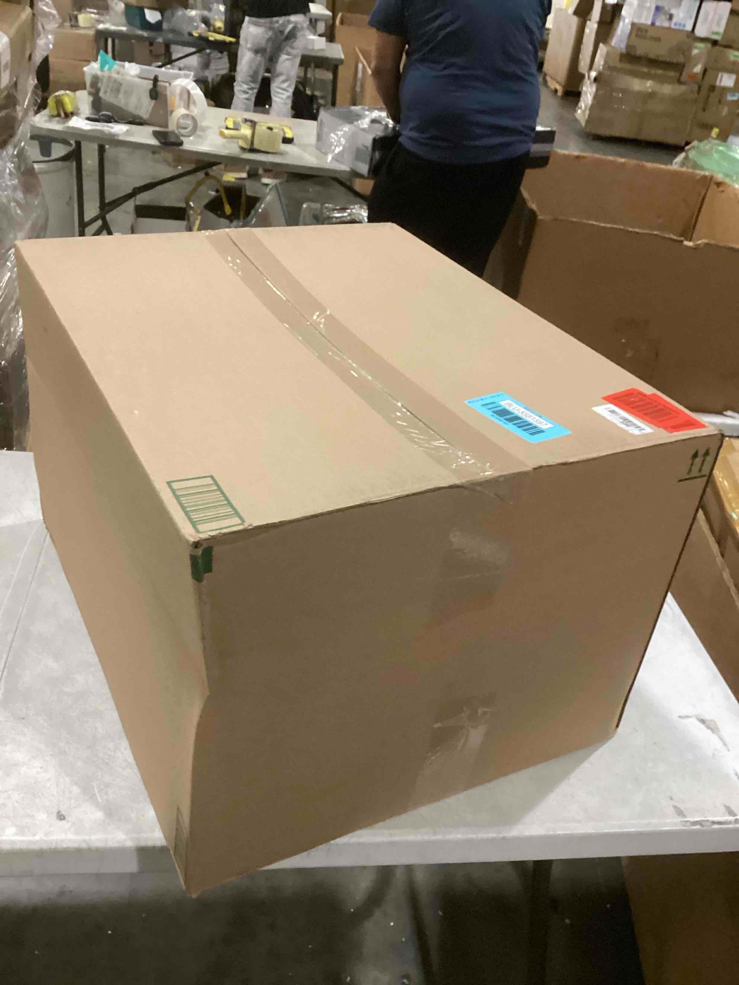 https://s3.amazonaws.com/lotting-images-prod/bidfta/BLU5581597_1728493539535.jpeg