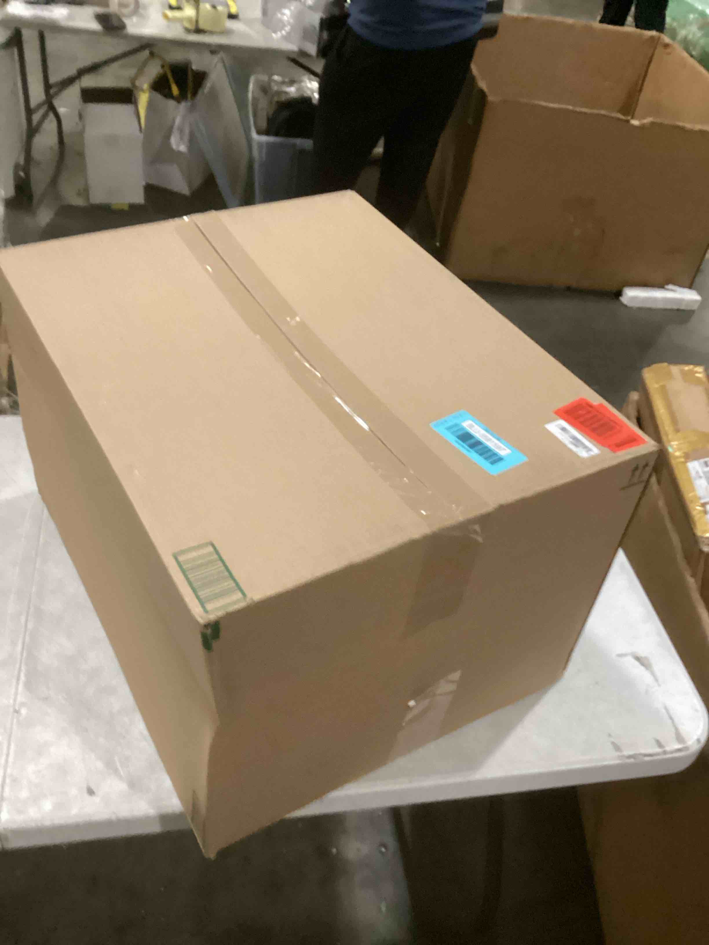 https://s3.amazonaws.com/lotting-images-prod/bidfta/BLU5581597_1728493540931.jpeg