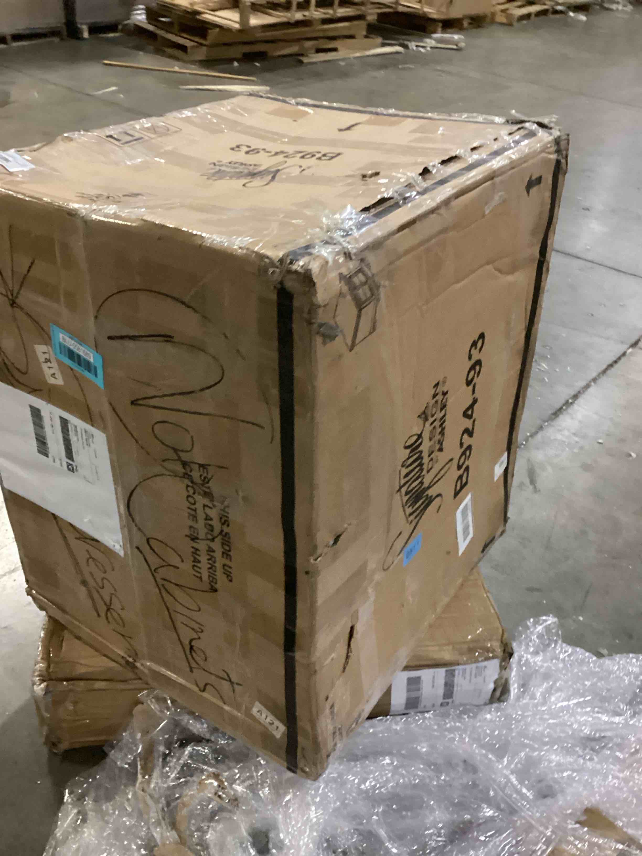 https://s3.amazonaws.com/lotting-images-prod/bidfta/BLU5581689_1728581530423.jpeg