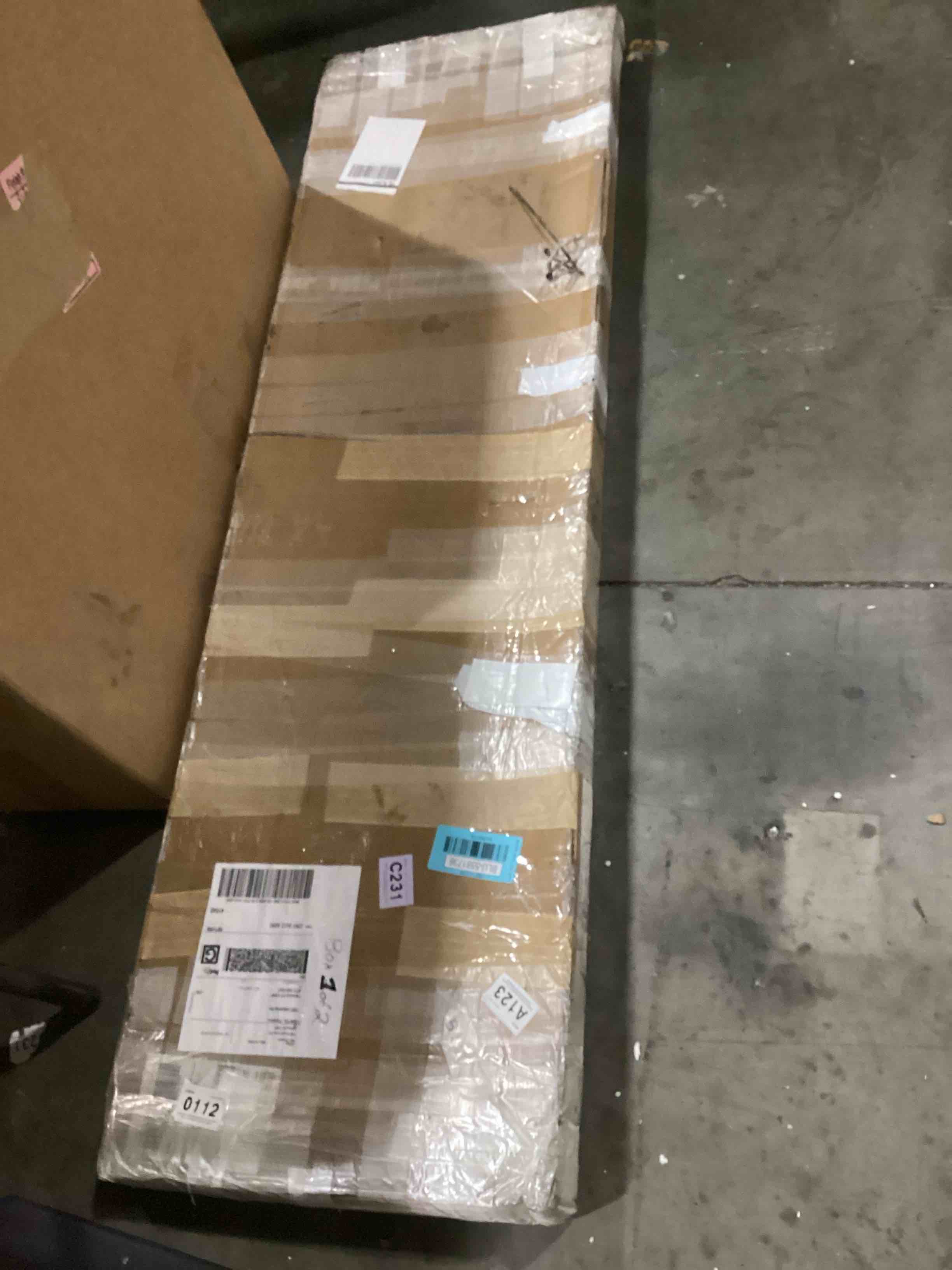 https://s3.amazonaws.com/lotting-images-prod/bidfta/BLU5581736_1728657320494.jpeg