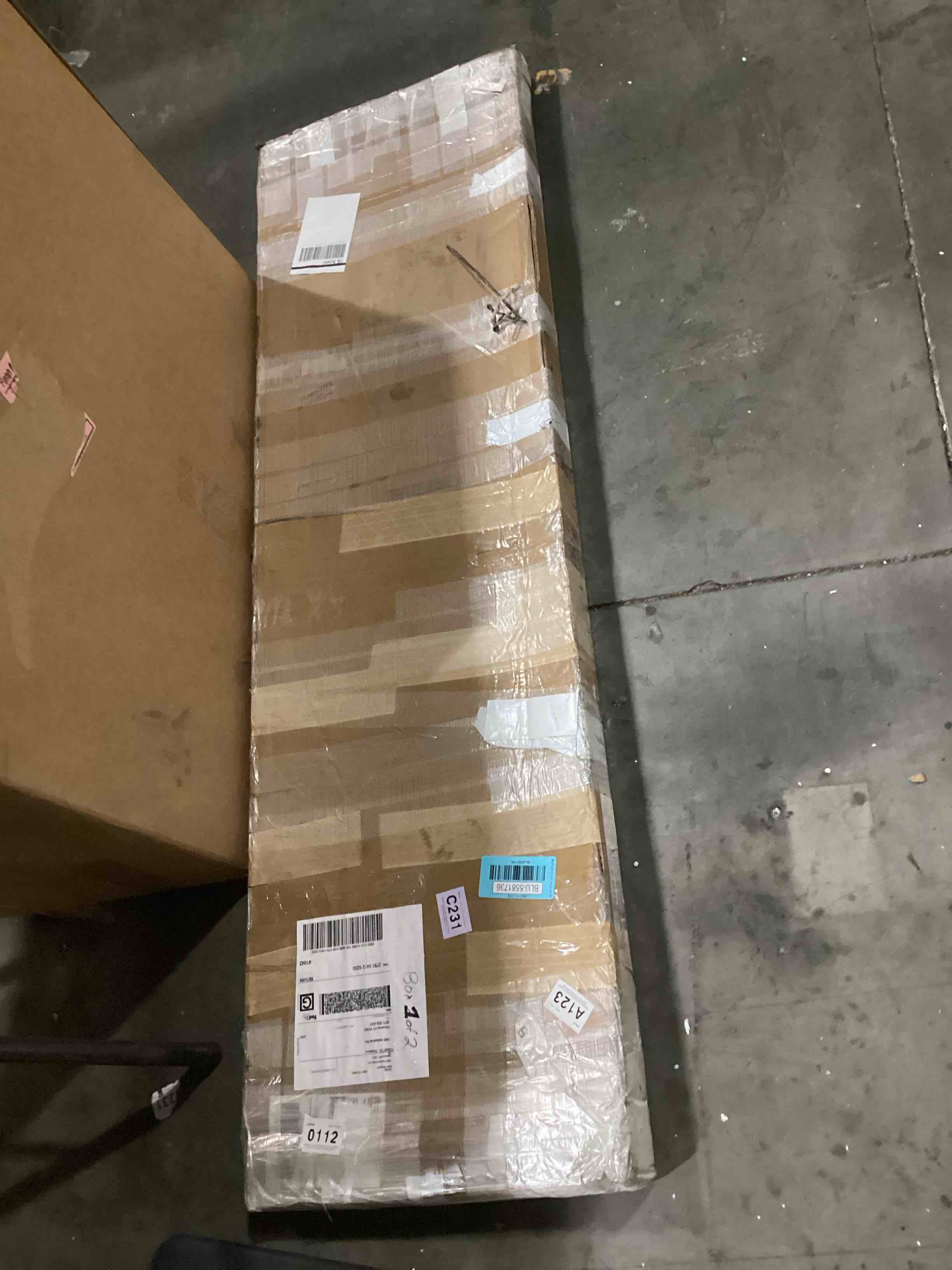 https://s3.amazonaws.com/lotting-images-prod/bidfta/BLU5581736_1728657322825.jpeg