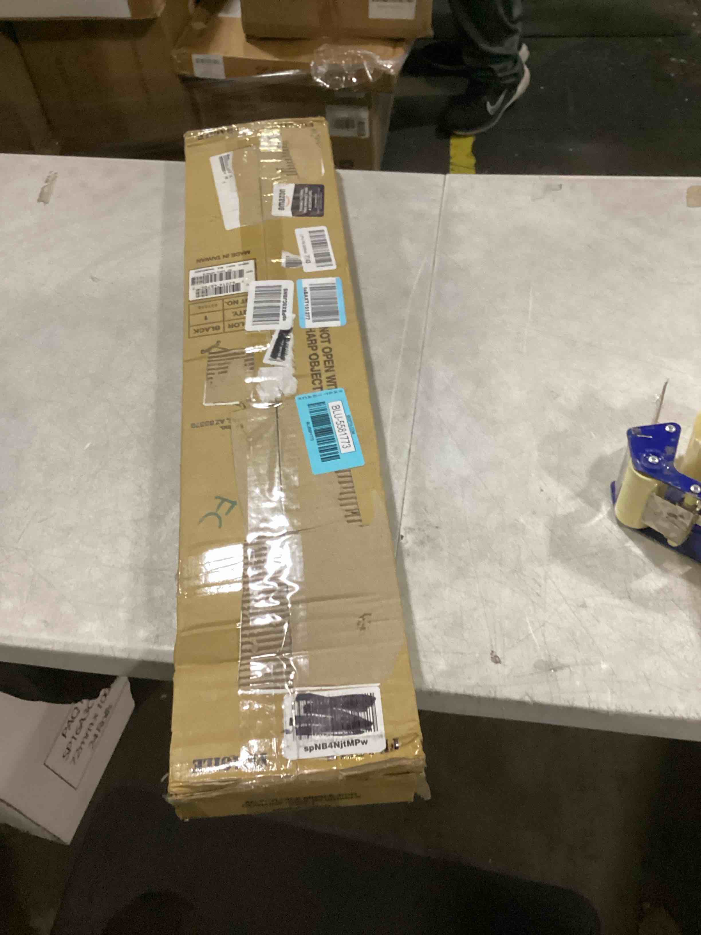 https://s3.amazonaws.com/lotting-images-prod/bidfta/BLU5581773_1728666729100.jpeg
