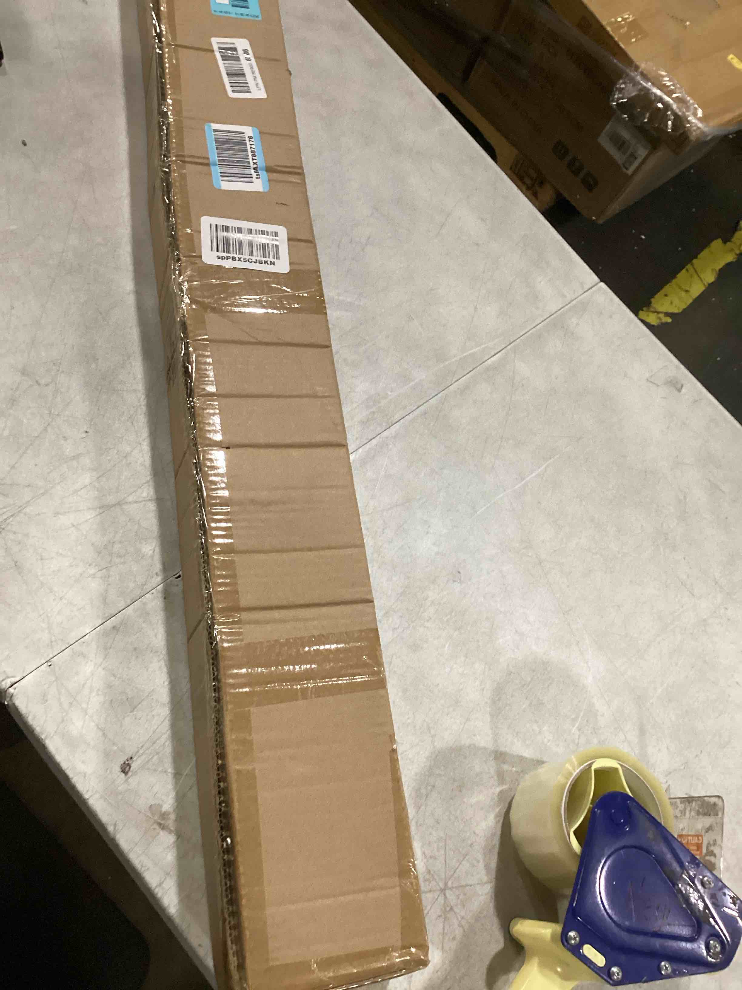 https://s3.amazonaws.com/lotting-images-prod/bidfta/BLU5581780_1728667434912.jpeg
