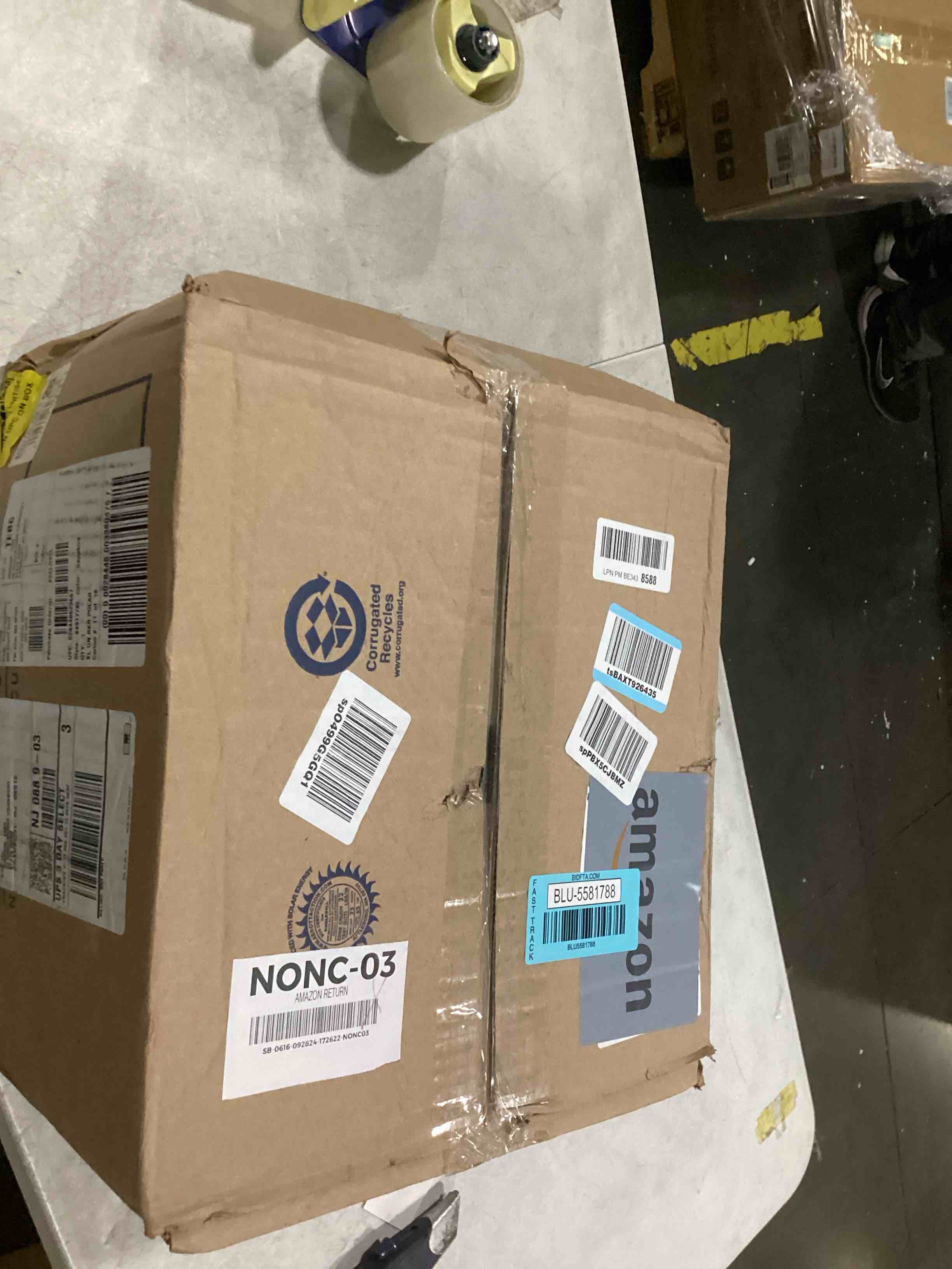 https://s3.amazonaws.com/lotting-images-prod/bidfta/BLU5581788_1728668525540.jpeg