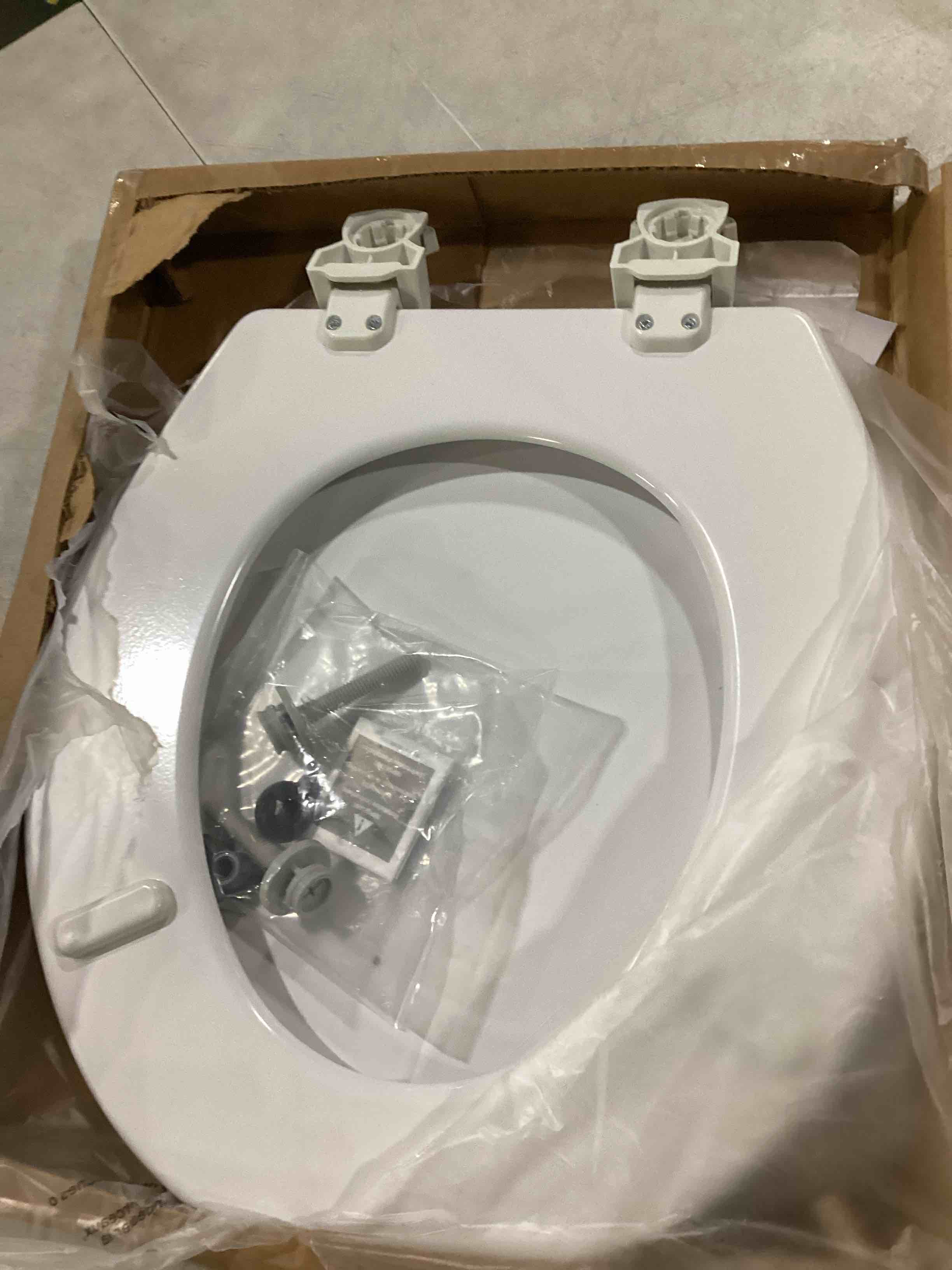 https://s3.amazonaws.com/lotting-images-prod/bidfta/BLU5581801_1728671596106.jpeg