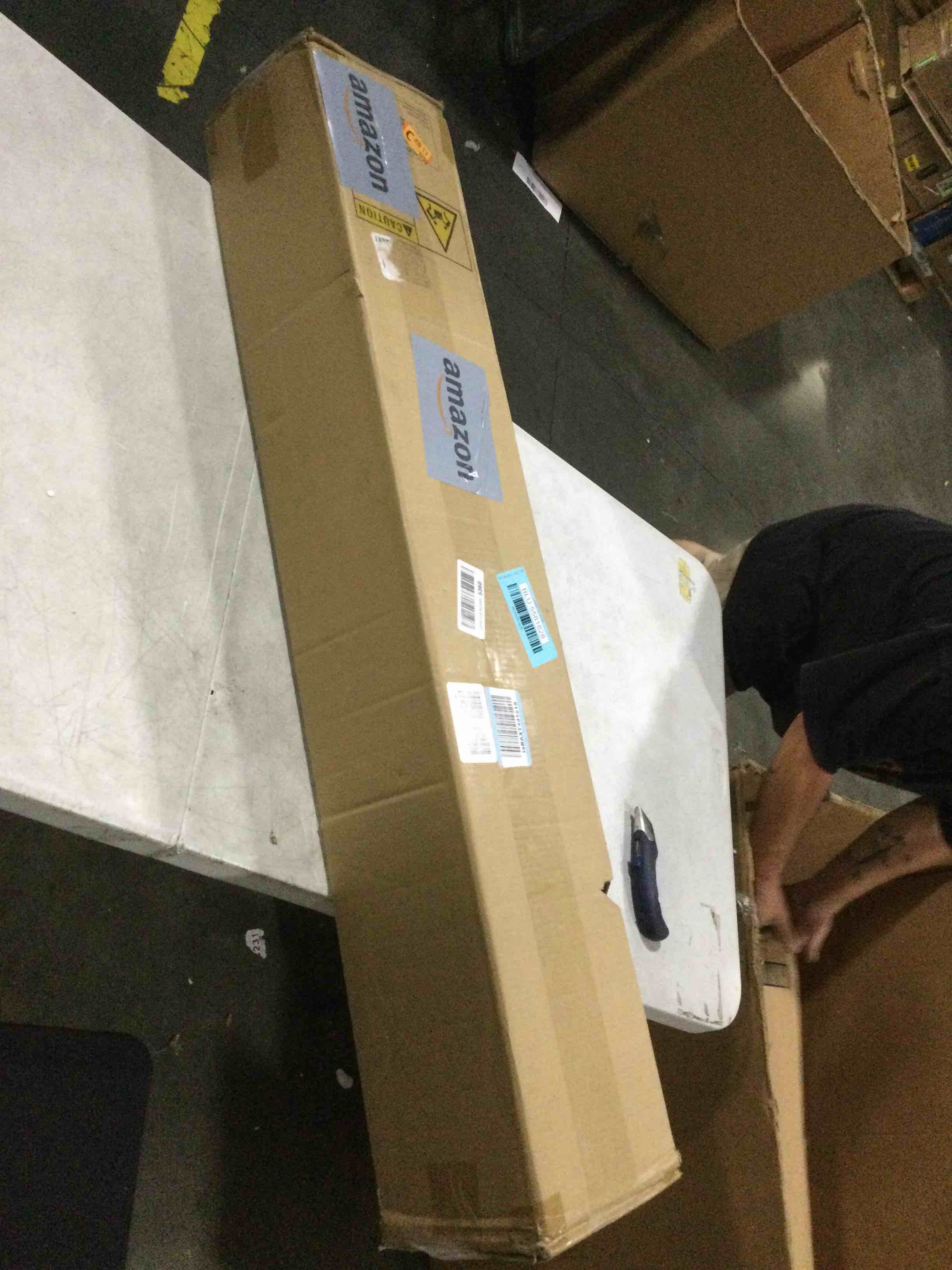 https://s3.amazonaws.com/lotting-images-prod/bidfta/BLU5581828_1728909056978.jpeg