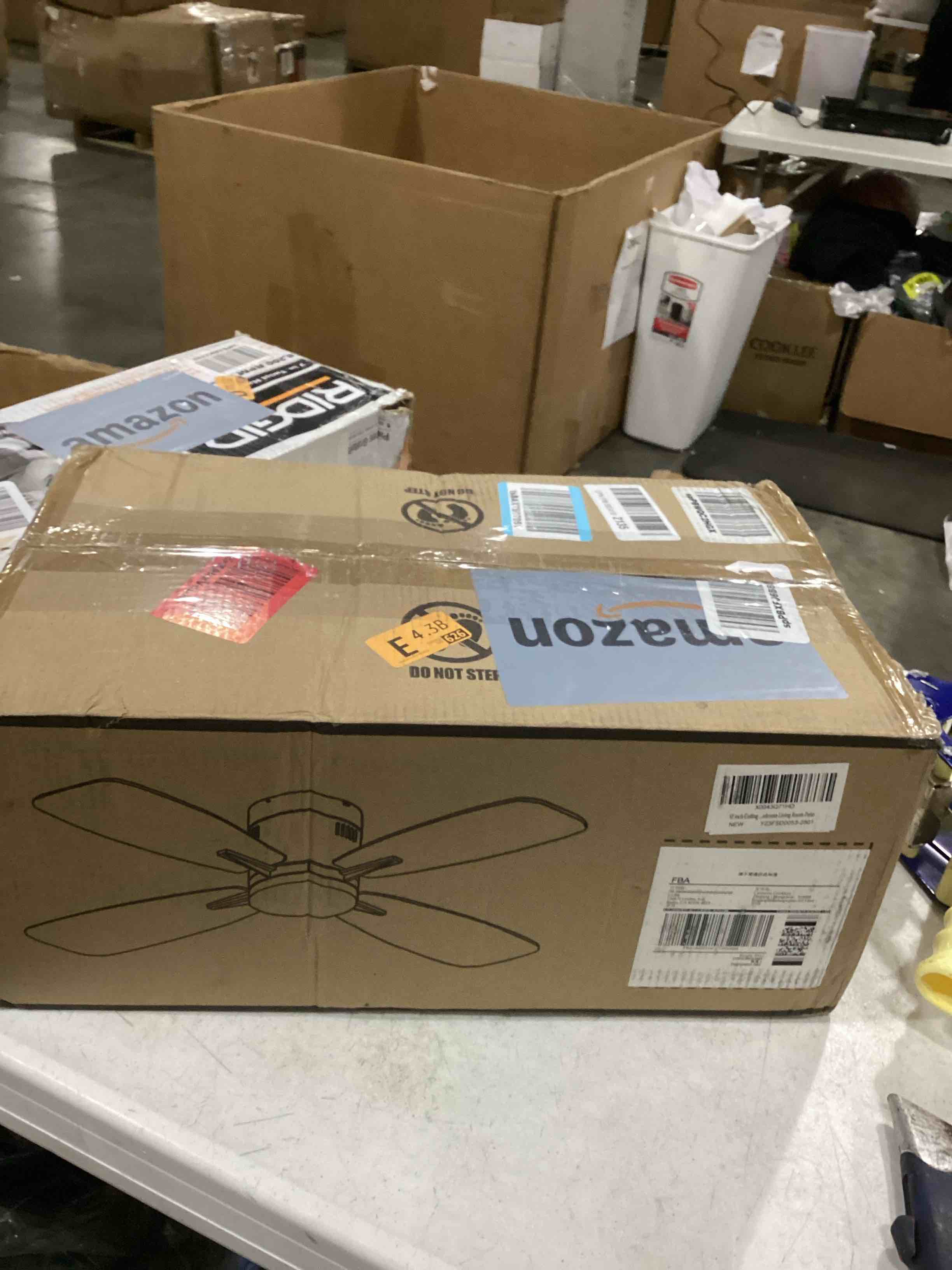 https://s3.amazonaws.com/lotting-images-prod/bidfta/BLU5582113_1727461971602.jpeg