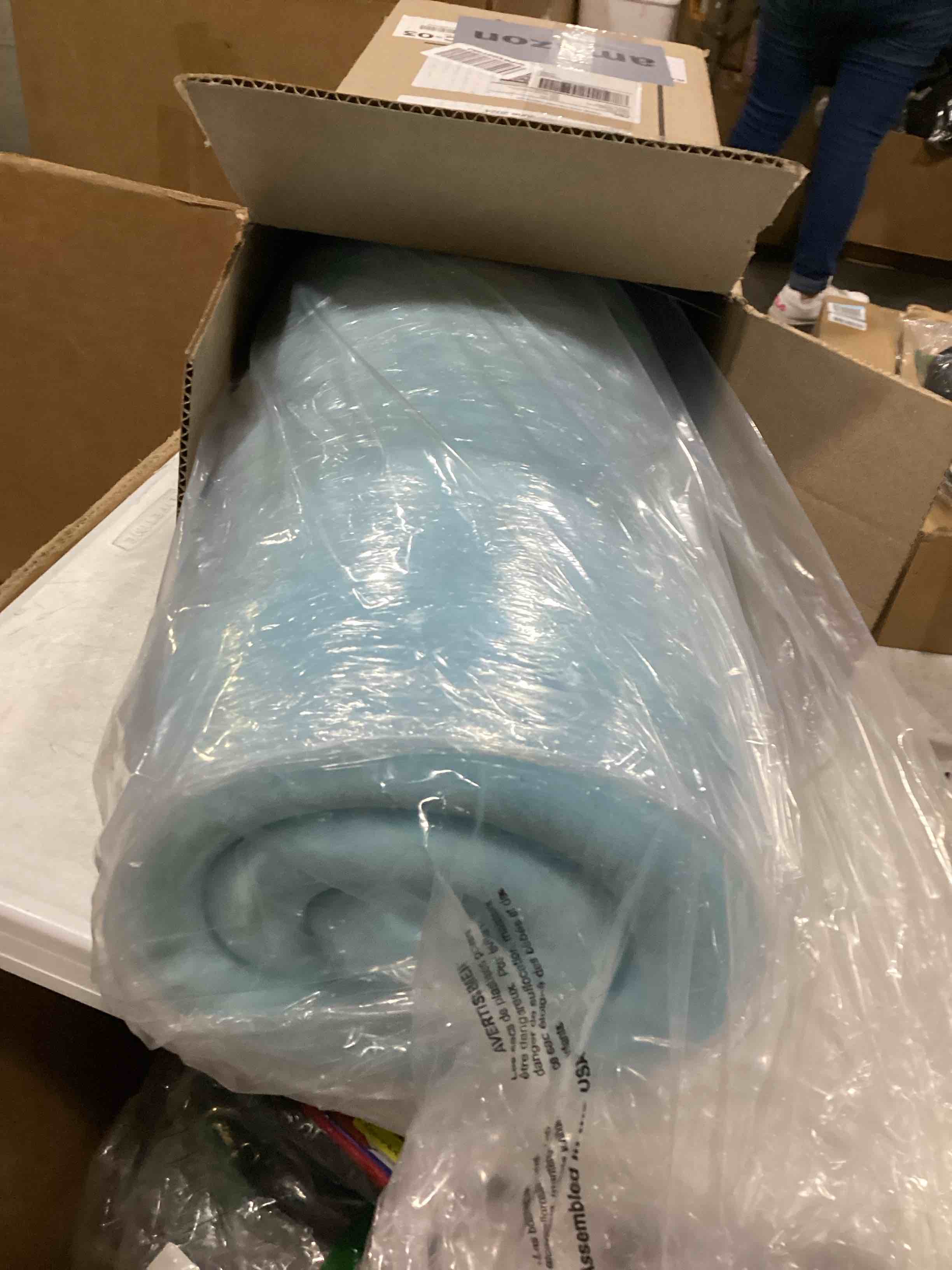 https://s3.amazonaws.com/lotting-images-prod/bidfta/BLU5582385_1727785974367.jpeg