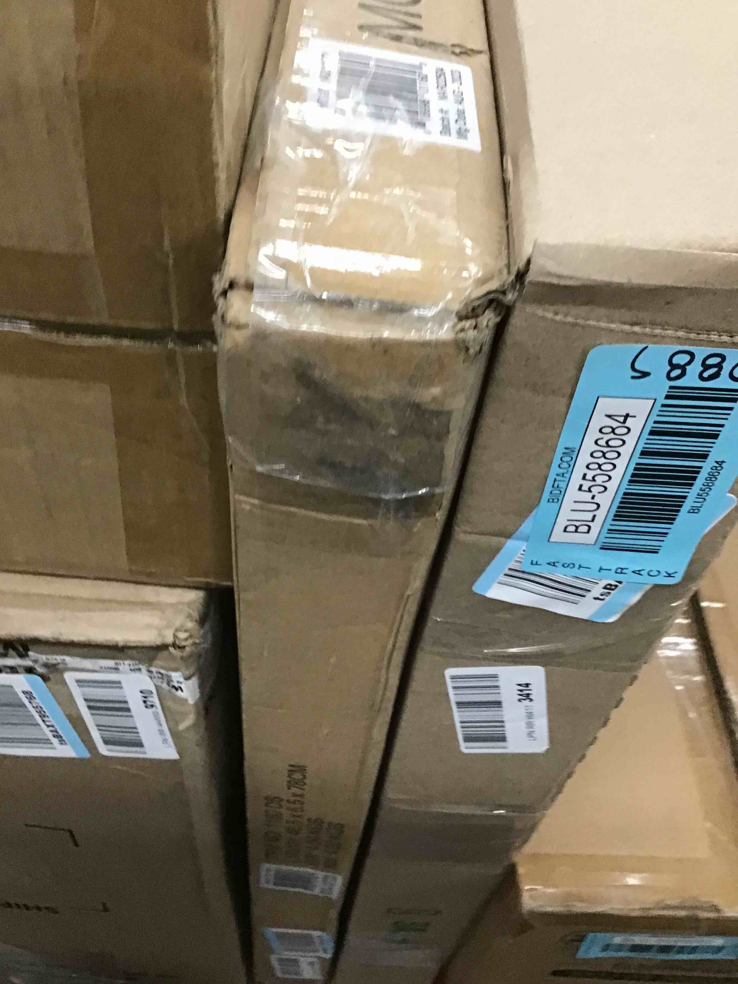 https://s3.amazonaws.com/lotting-images-prod/bidfta/BLU5588685_1707492006484.jpeg