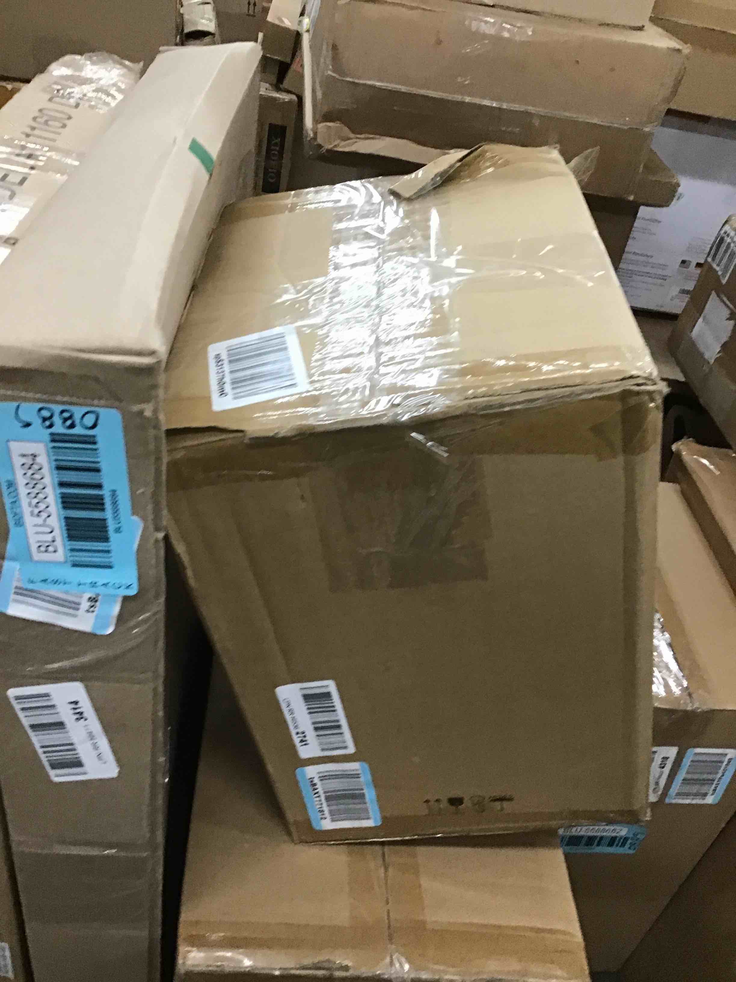https://s3.amazonaws.com/lotting-images-prod/bidfta/BLU5588687_1707492431718.jpeg