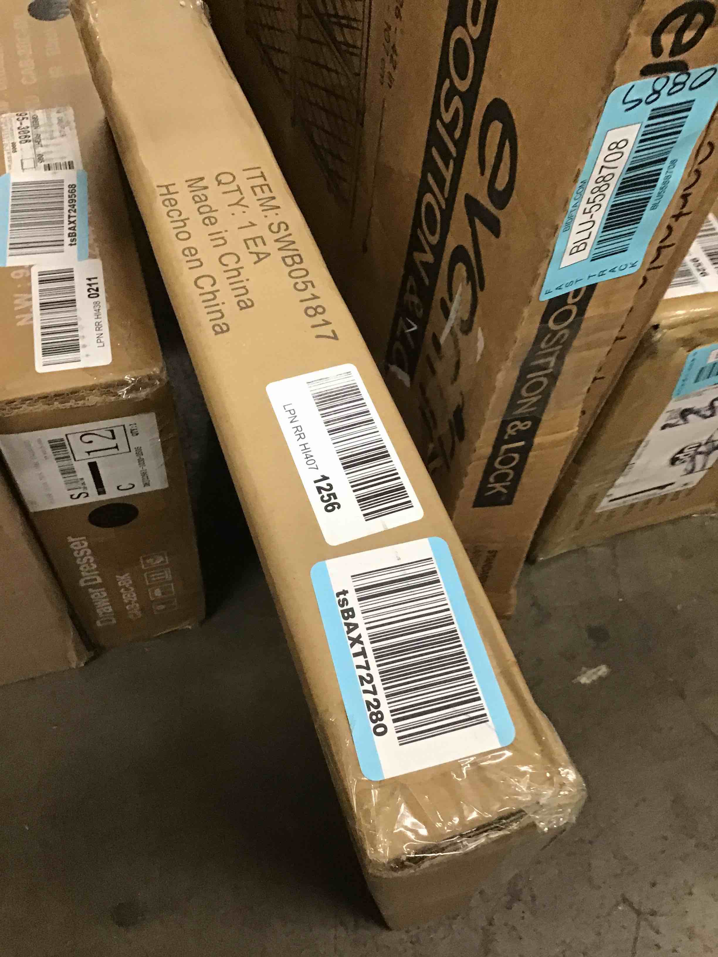 https://s3.amazonaws.com/lotting-images-prod/bidfta/BLU5588709_1707495594173.jpeg