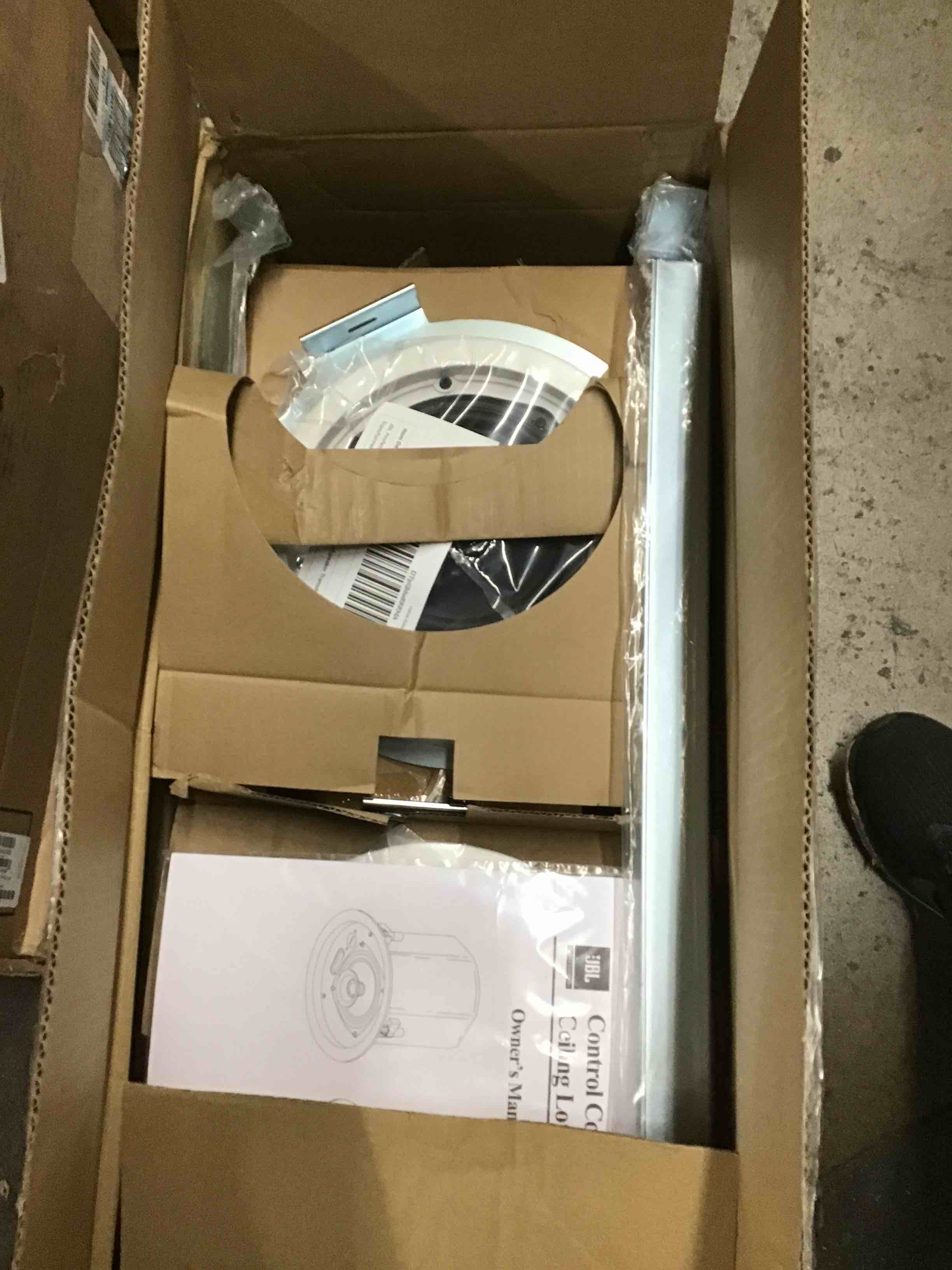 https://s3.amazonaws.com/lotting-images-prod/bidfta/BLU5588752_1707506975461.jpeg