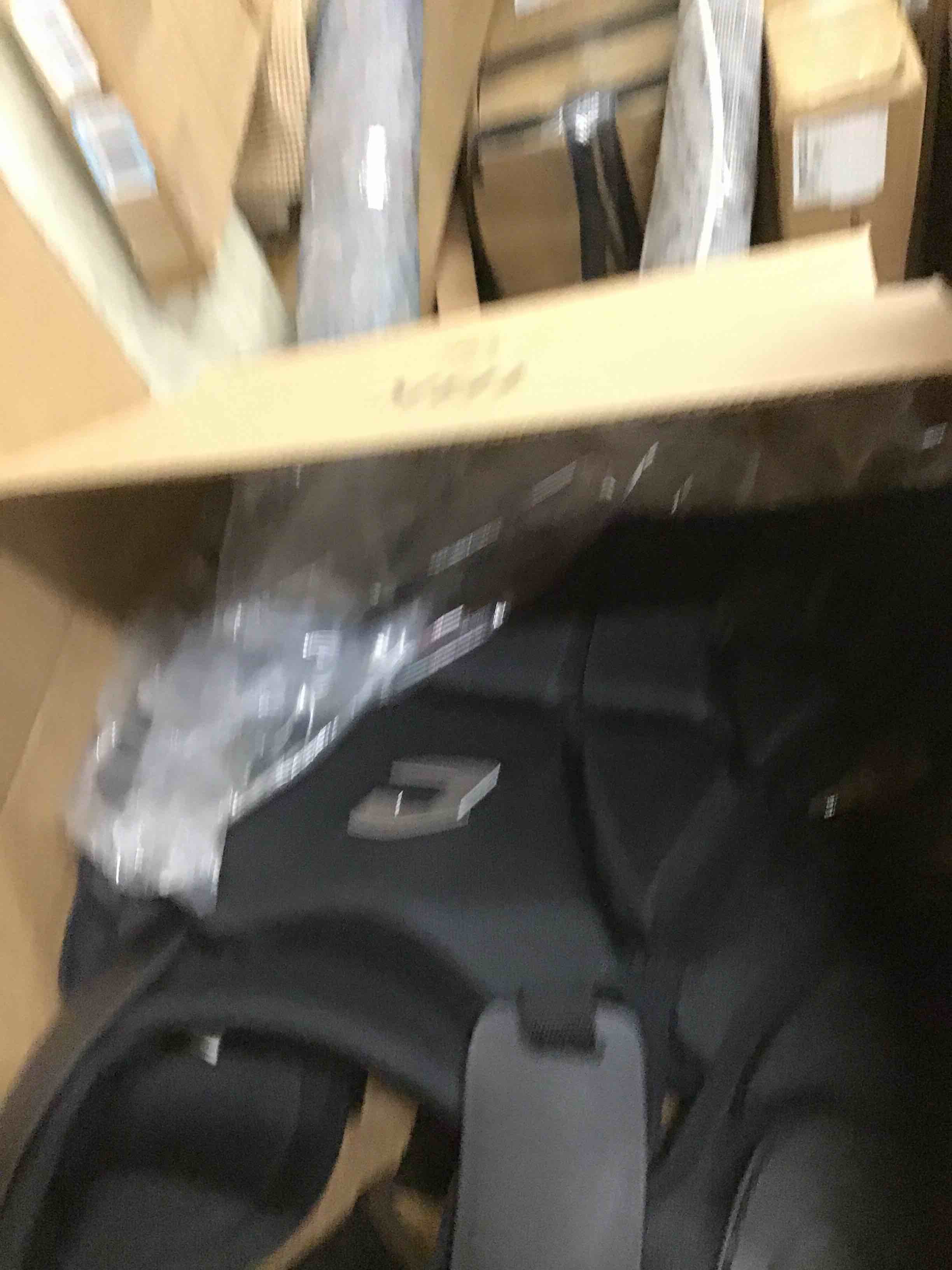 https://s3.amazonaws.com/lotting-images-prod/bidfta/BLU5589031_1708116378320.jpeg