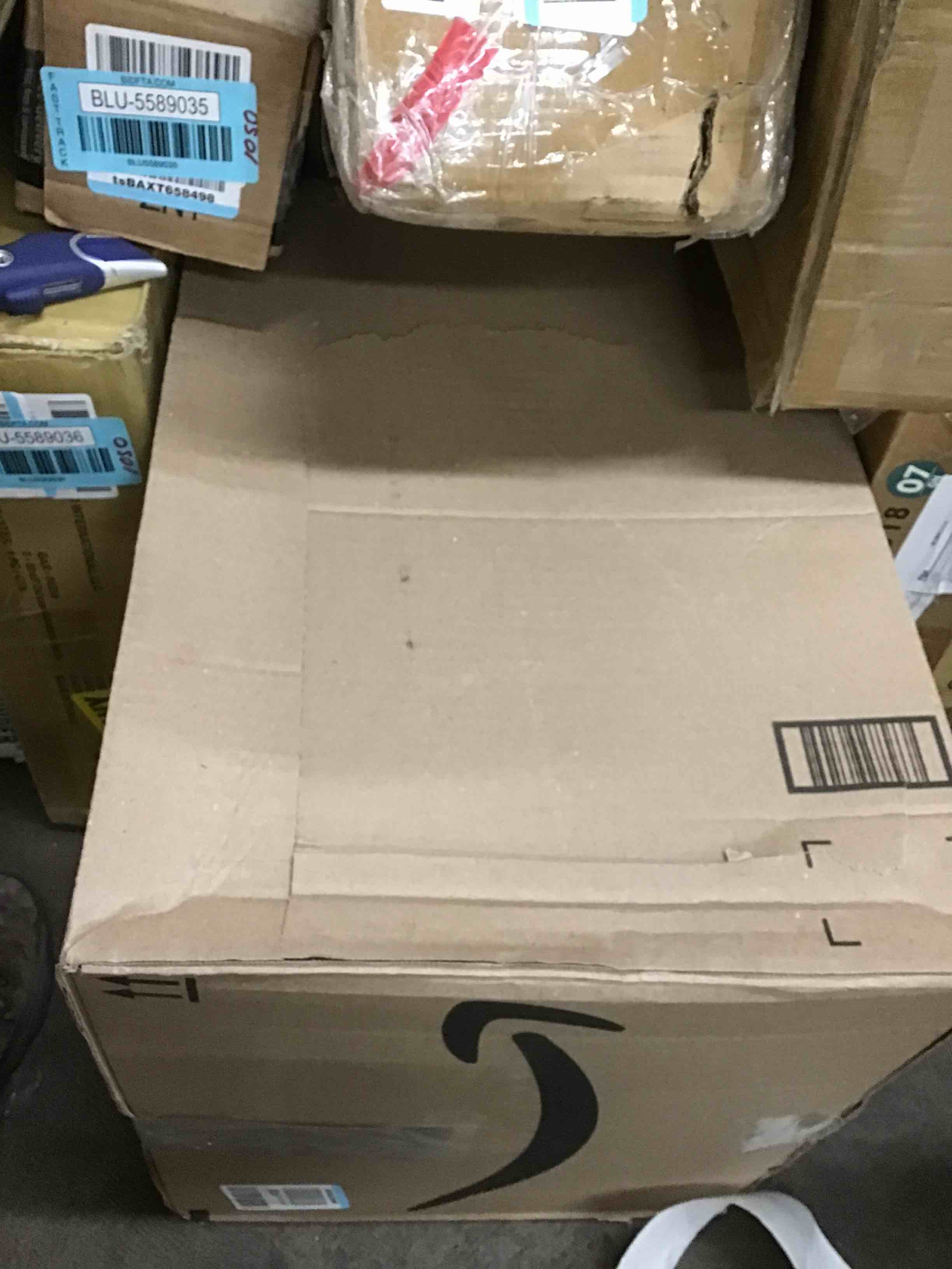 https://s3.amazonaws.com/lotting-images-prod/bidfta/BLU5589040_1708117841632.jpeg