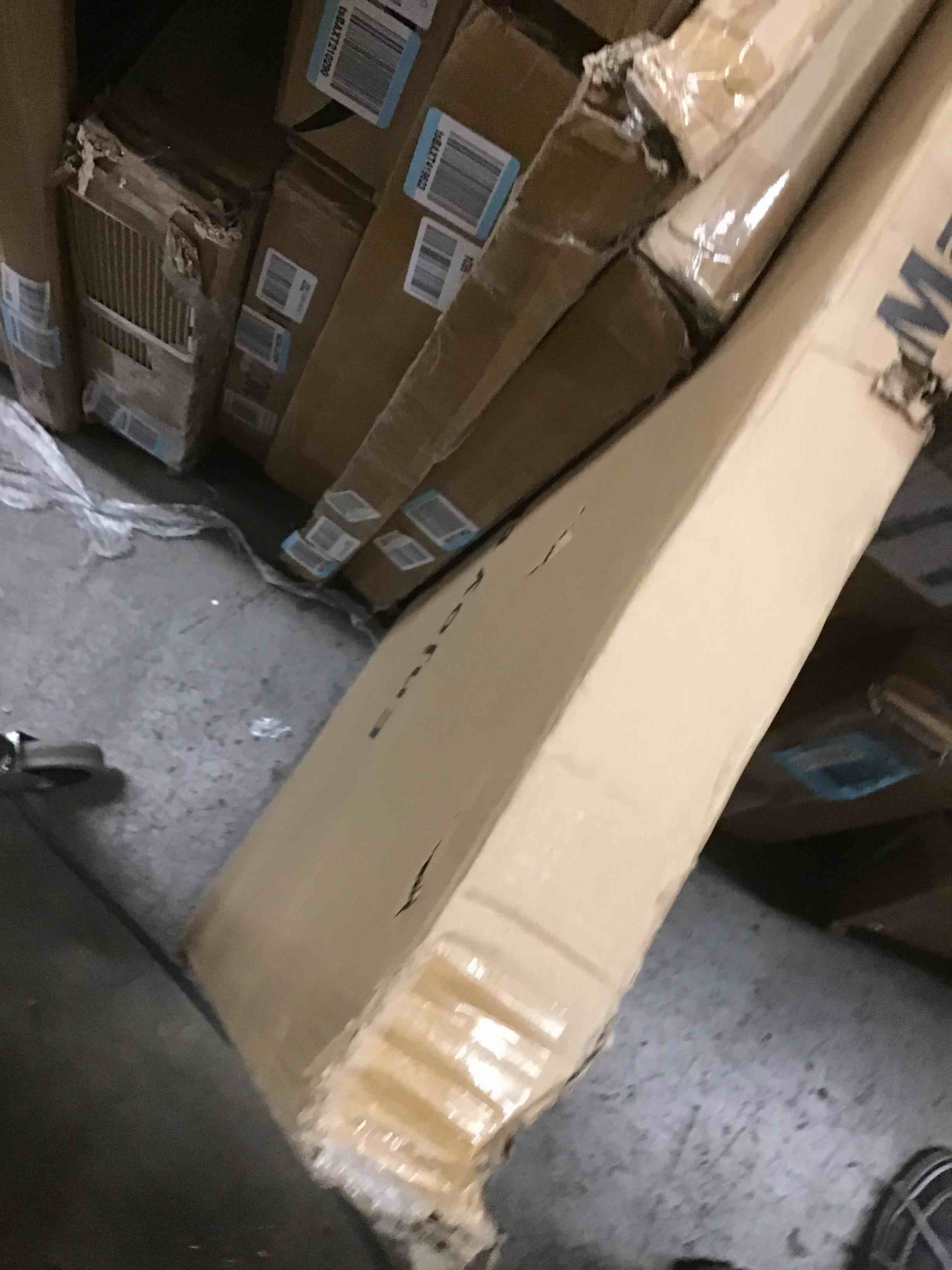 https://s3.amazonaws.com/lotting-images-prod/bidfta/BLU5589249_1709062567574.jpeg