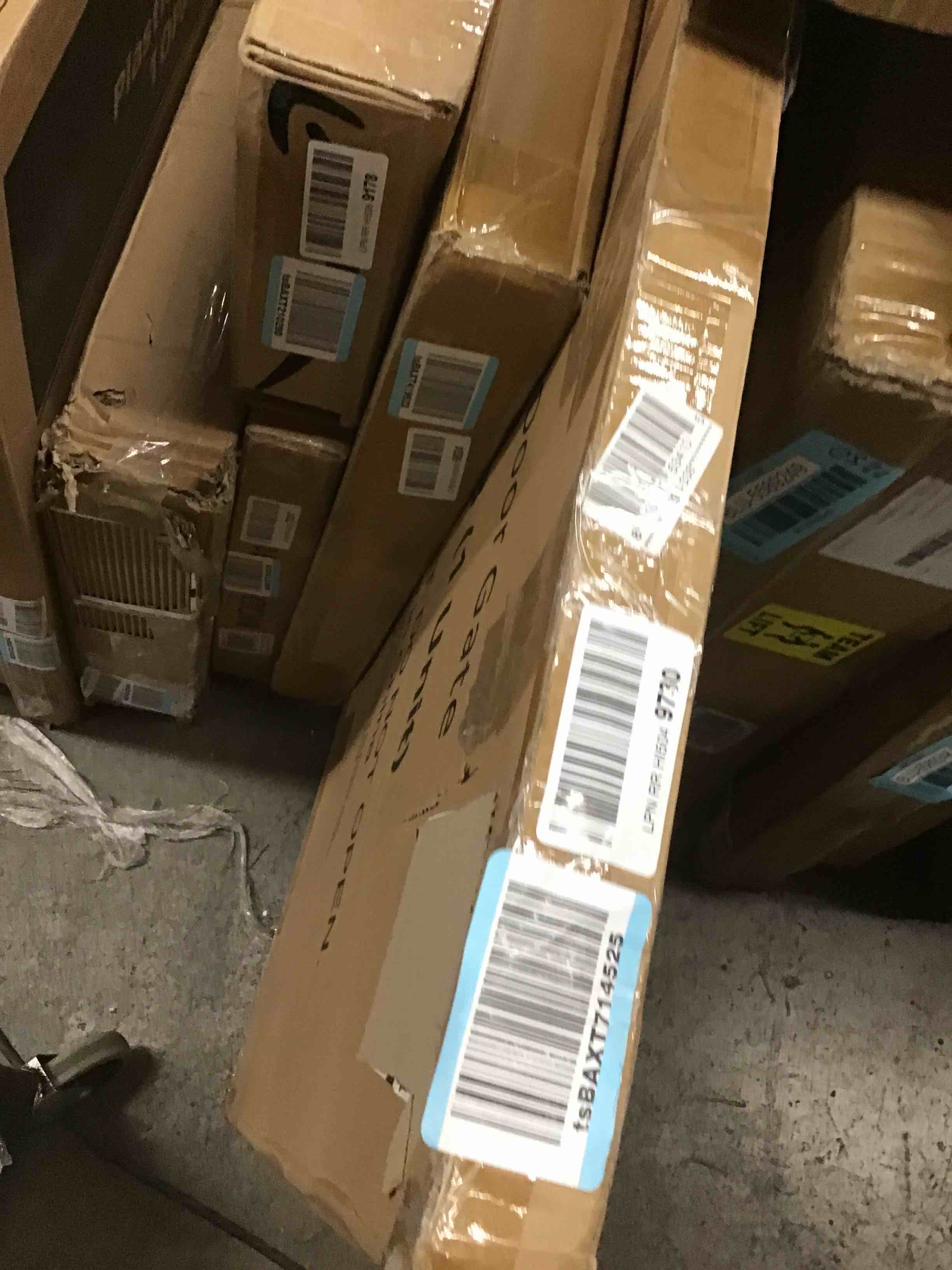 https://s3.amazonaws.com/lotting-images-prod/bidfta/BLU5589252_1709062807229.jpeg